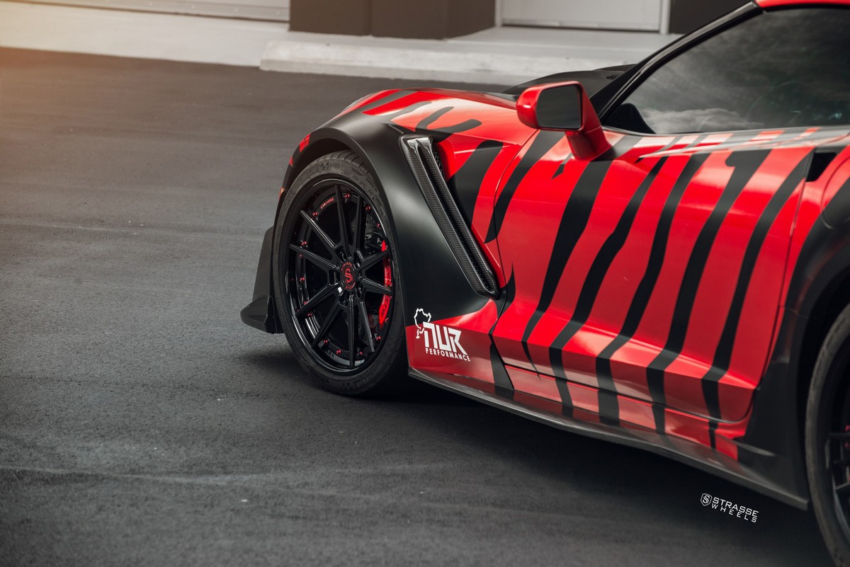 Chevrolet-Corvette-ZR1-Strasse-3 Customized Corvette ZR1 Looks Like A Tiger Ready To Pounce