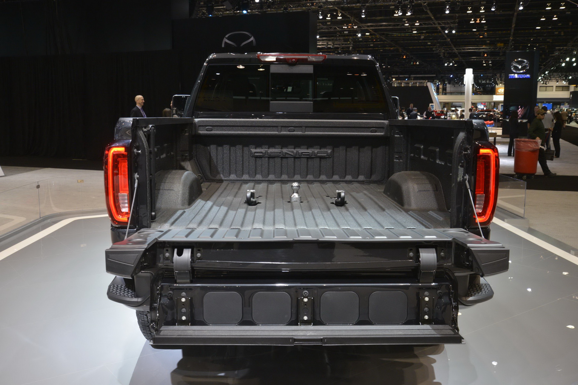 2020 gmc sierra hd chicago live pics 6 2020 GMC Sierra HD Brings Clever New Tech To The Windy City