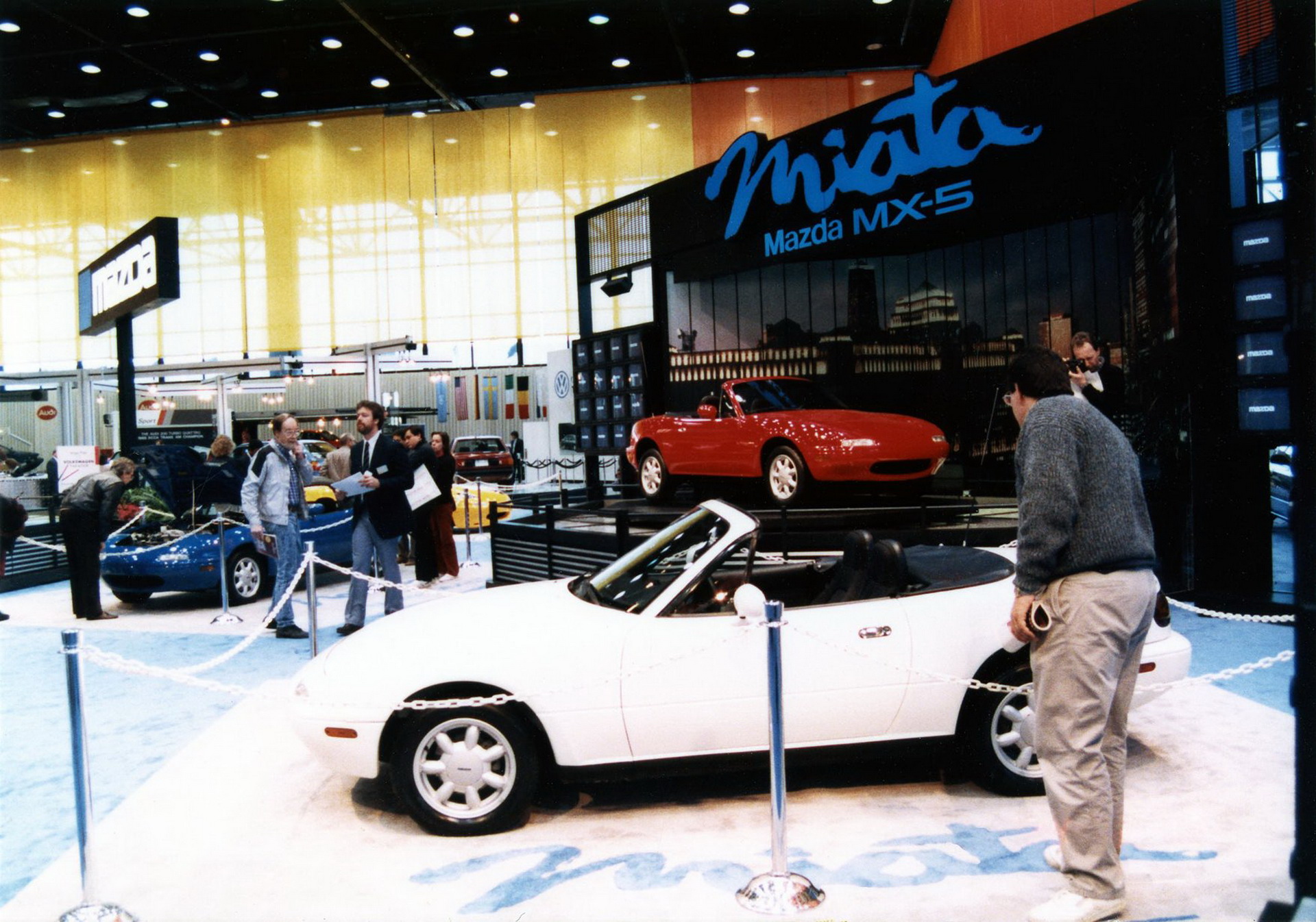 Chicago 1989 MX-5 3 New Mazda MX-5 30th Anniversary Edition Flaunts Exclusive Orange Paint, Alcantara Cabin