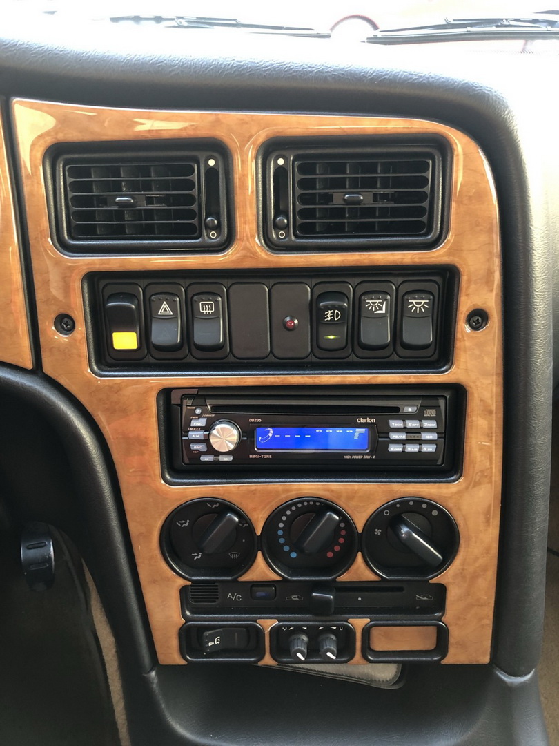 2002 london taxi burberry edition neiman marcus 60 Did You Know Neiman Marcus Offered A London Taxi Burberry Edition In The States?