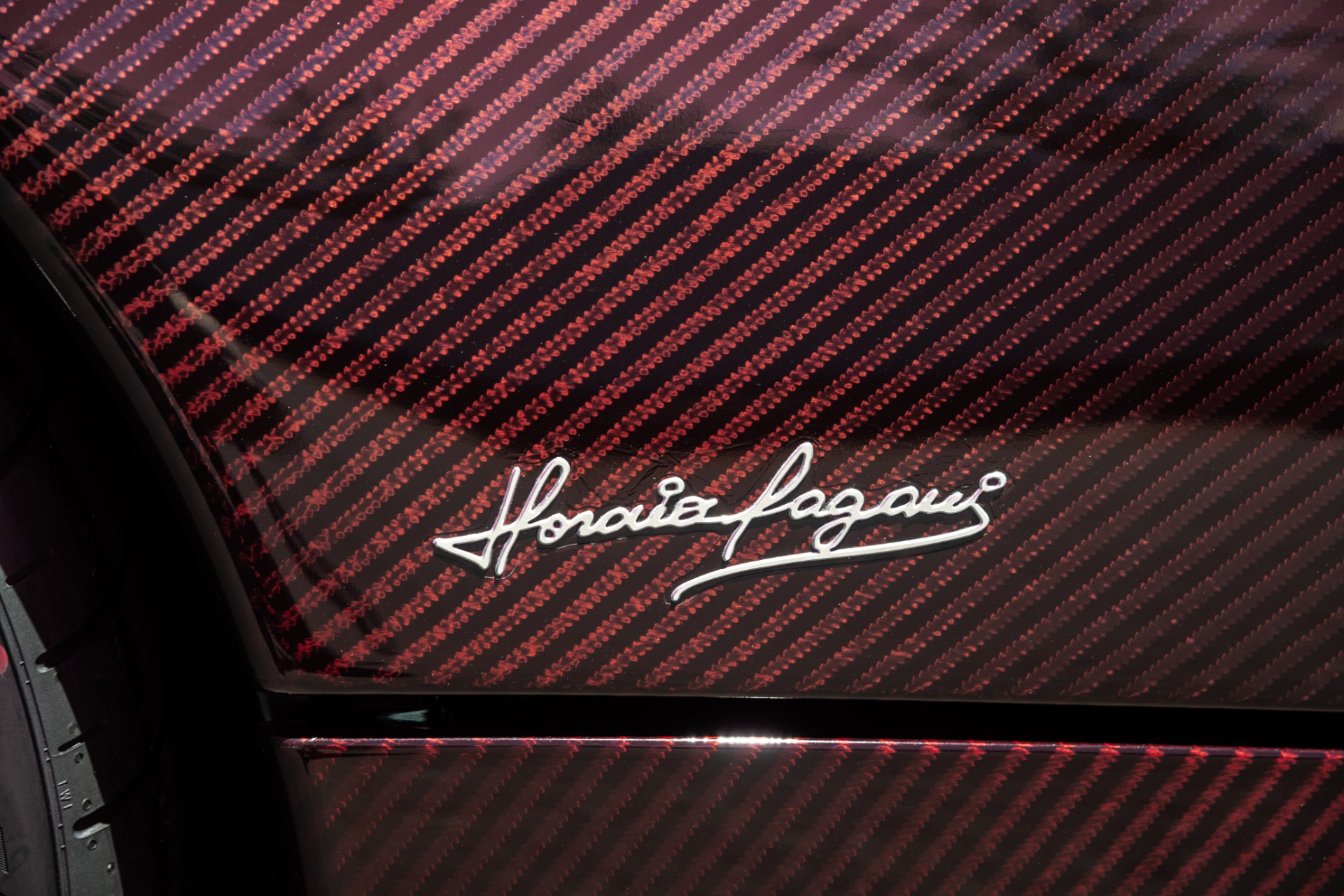 Pagani-Huayra-For-Sale-27 Red Carbon Pagani Huayra Could Be The Perfect Late Valentine’s Gift
