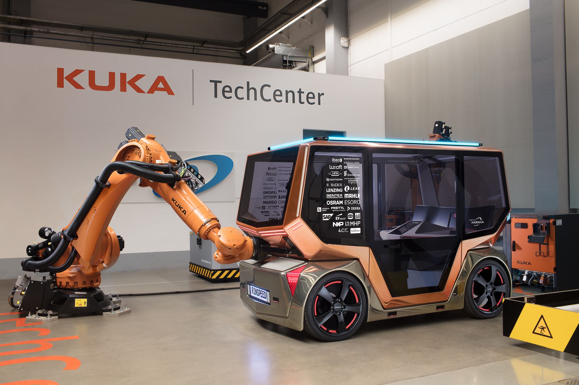 Rinspeed-microSNAP-5 Rinspeed microSNAP Is The EV Pod With A Thousand Faces