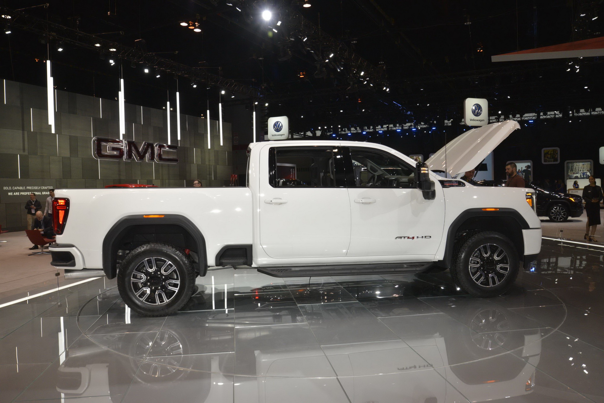 2020 gmc sierra hd chicago live pics 14 2020 GMC Sierra HD Brings Clever New Tech To The Windy City