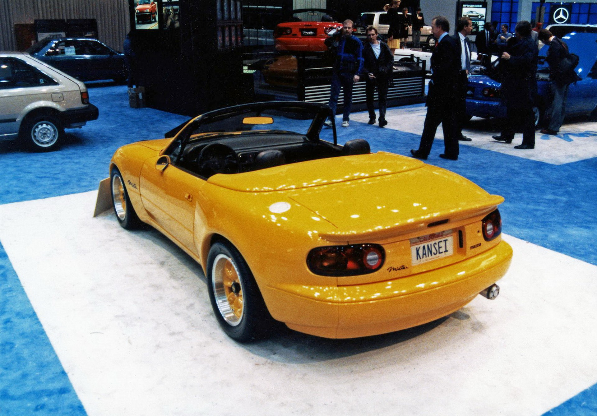 Chicago 1989 MX-5 6 New Mazda MX-5 30th Anniversary Edition Flaunts Exclusive Orange Paint, Alcantara Cabin