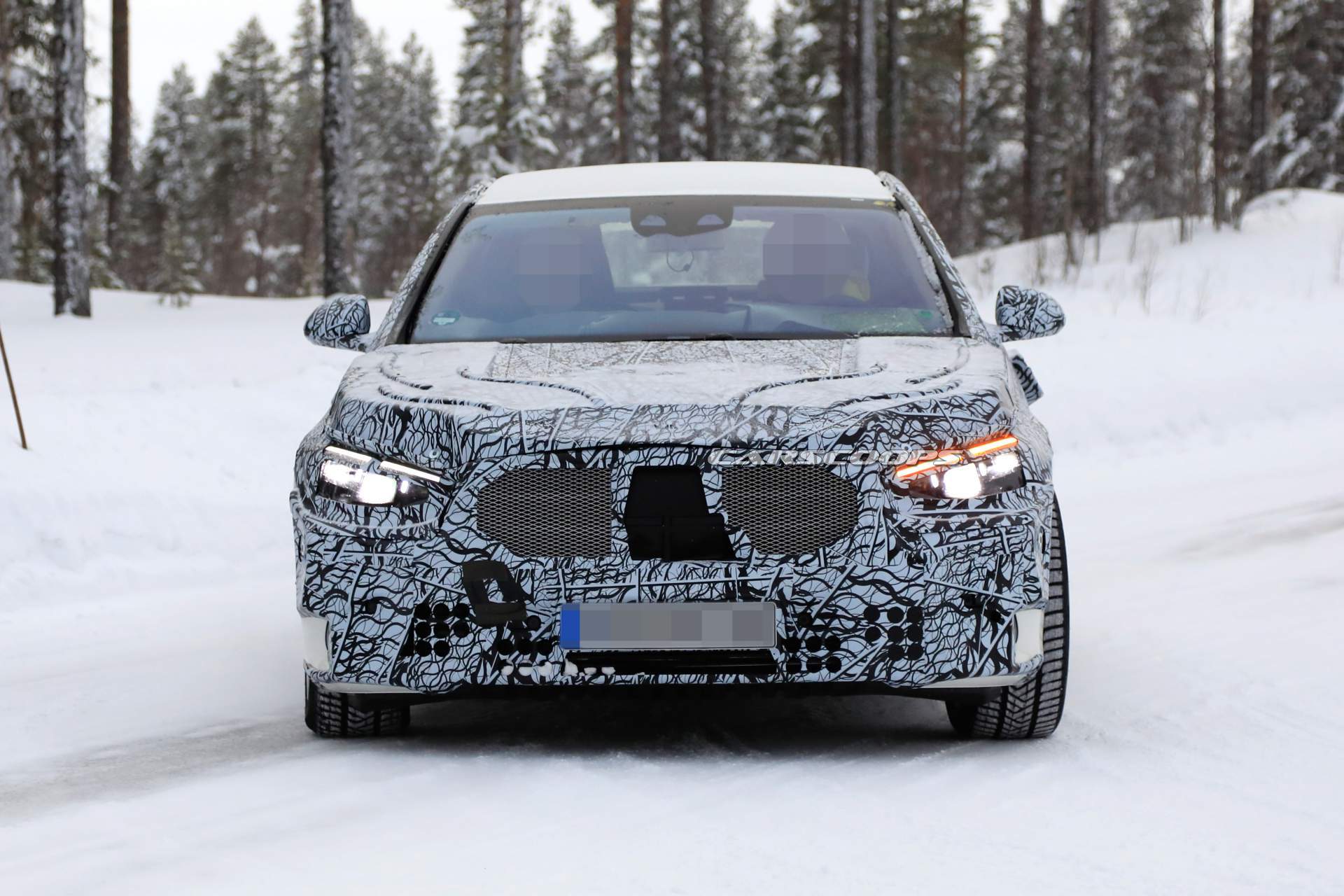 2020 Mercedes-Benz S-Class spy shots 3 2020 Mercedes S-Class Gets Huge Touchscreen, Looks Bigger Than iPad Pro 12.9 (Video)