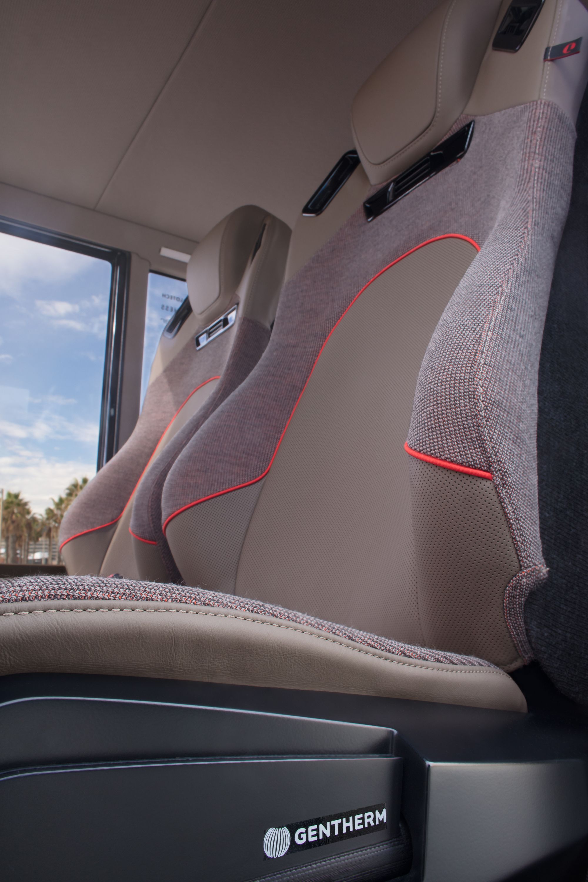 Rinspeed-microSNAP-54 Rinspeed microSNAP Is The EV Pod With A Thousand Faces