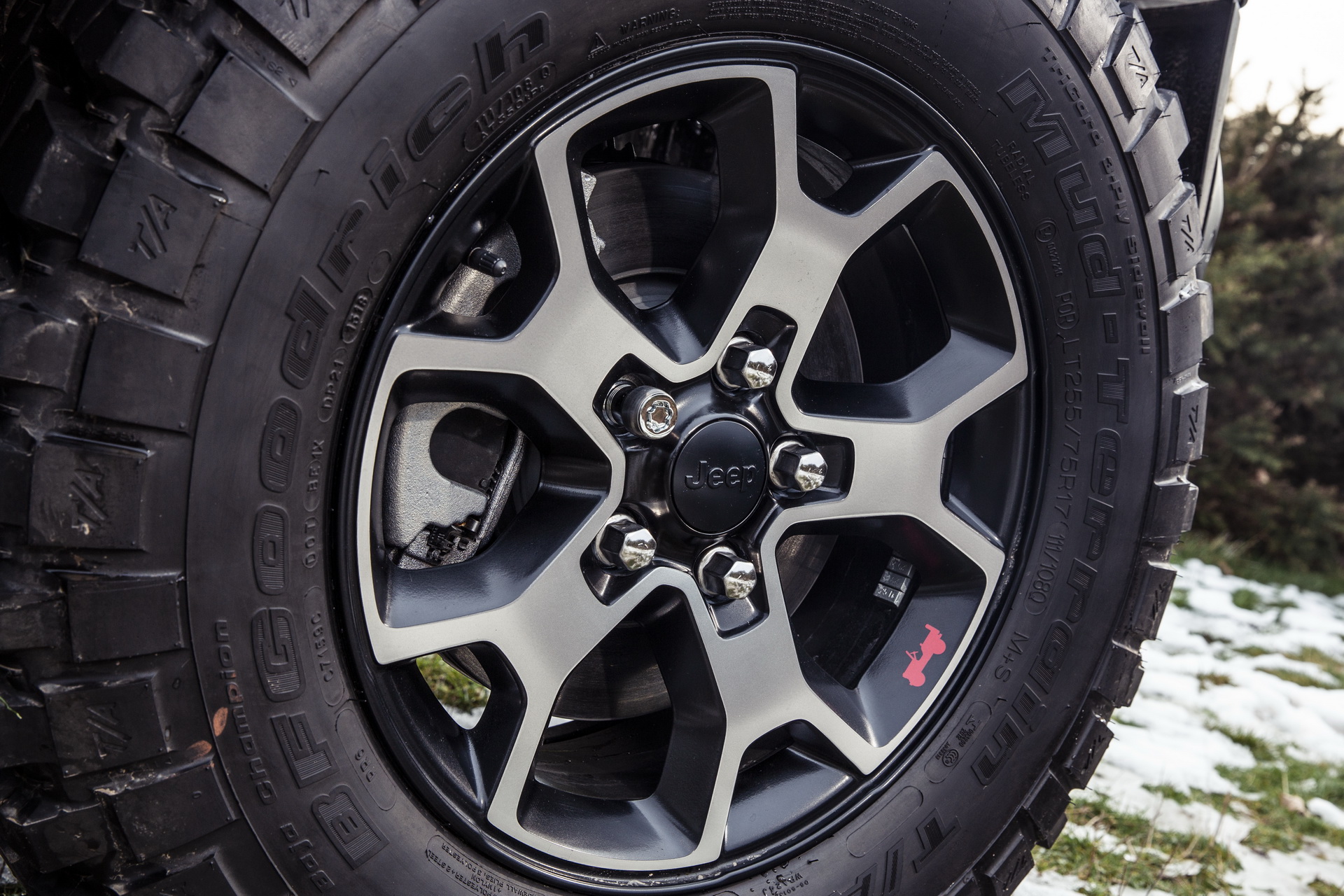 2019-Jeep-Wrangler-UK-33 2019 Jeep Wrangler Gains Four-Cylinder Petrol Option In The UK