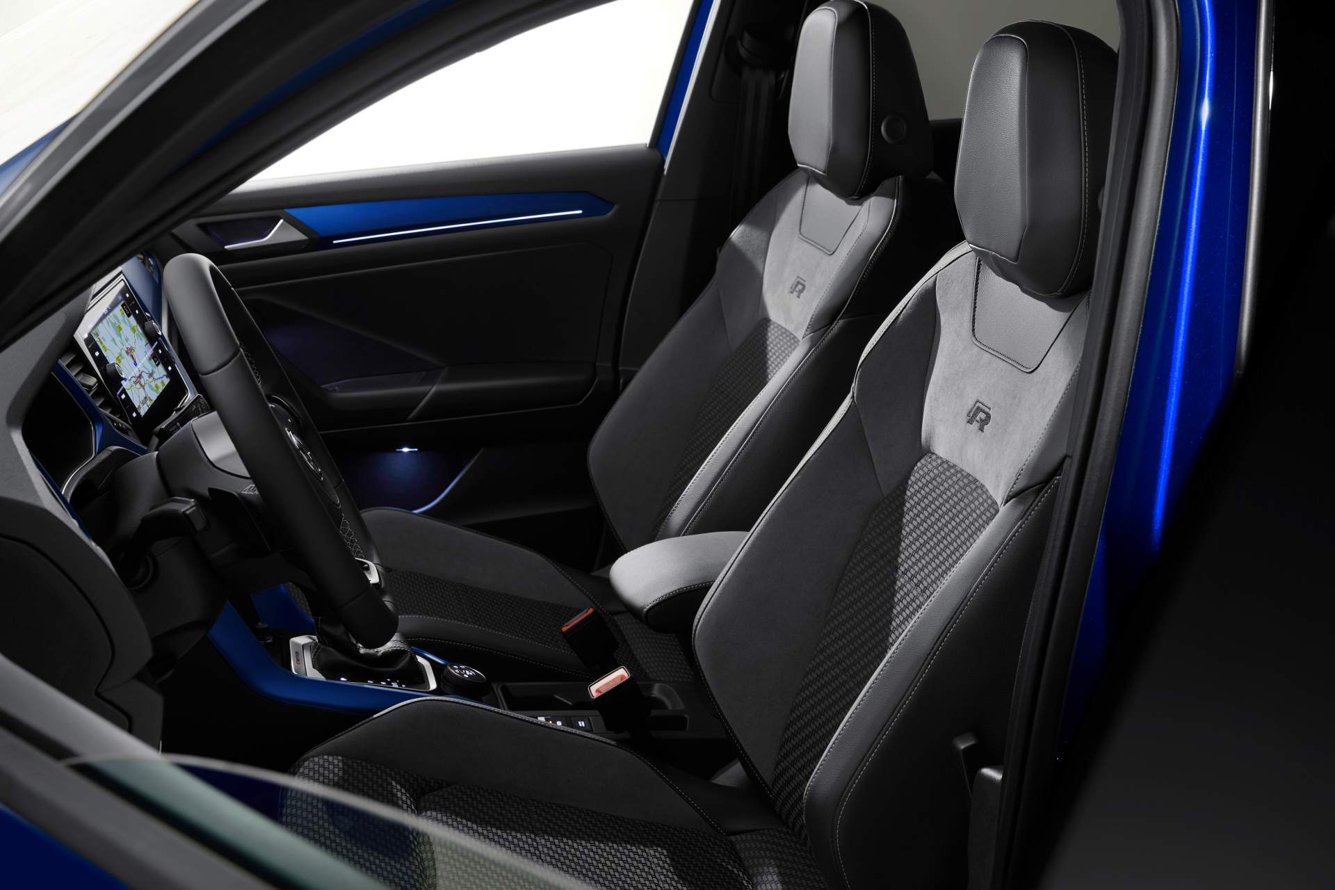 The new Volkswagen T-Roc R VW T-Roc R Unveiled With 300 PS, Does 0-100 Km/h In 4.9 Seconds