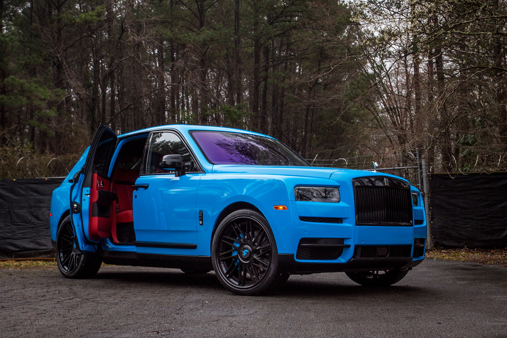 rolls-royce cullinan forgiato offset migos 7 Celeb-Owned Rolls-Royce Cullinan Gets Flashy Wrap, 24-Inch Rims