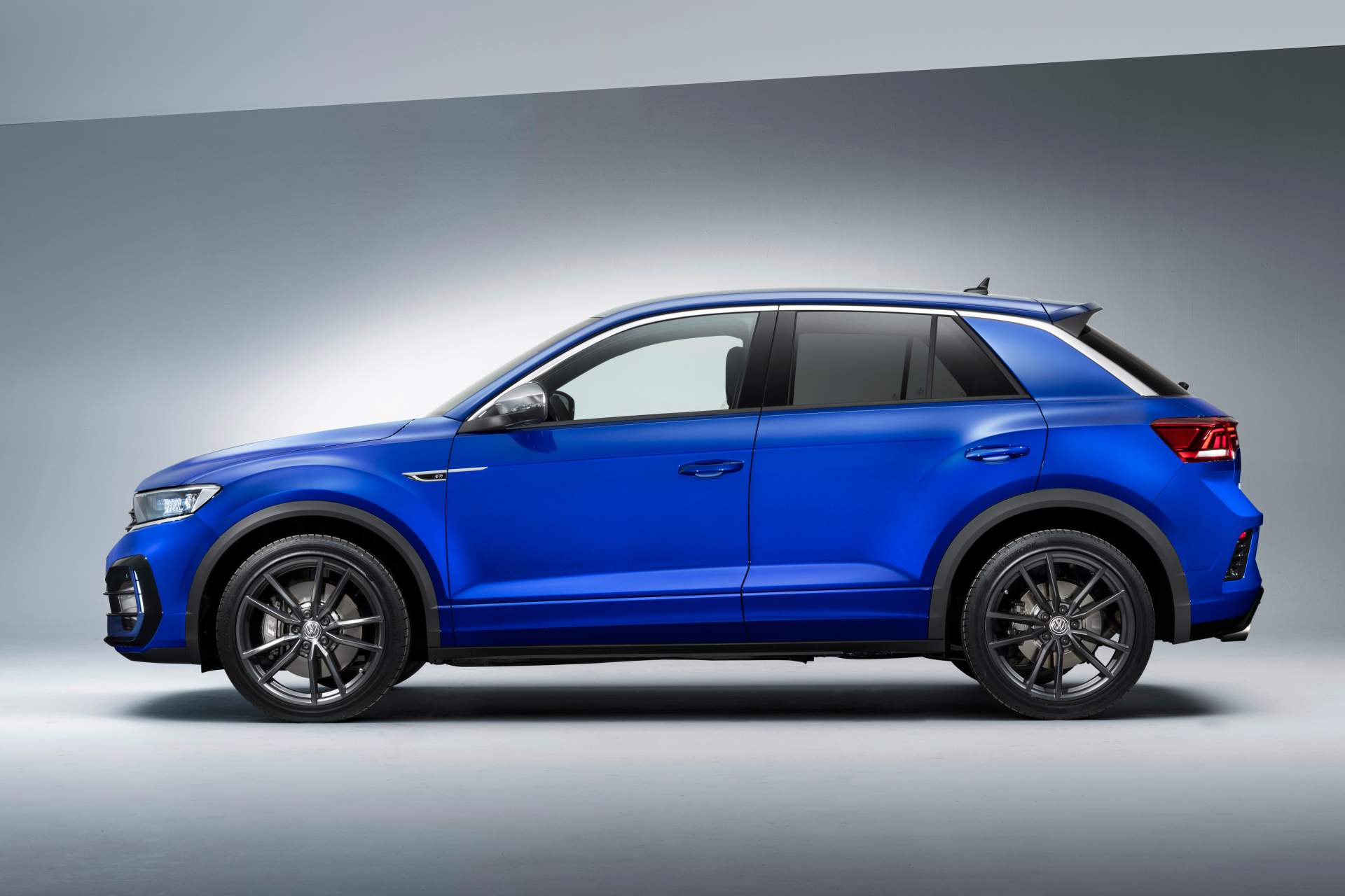 The new Volkswagen T-Roc R VW T-Roc R Unveiled With 300 PS, Does 0-100 Km/h In 4.9 Seconds