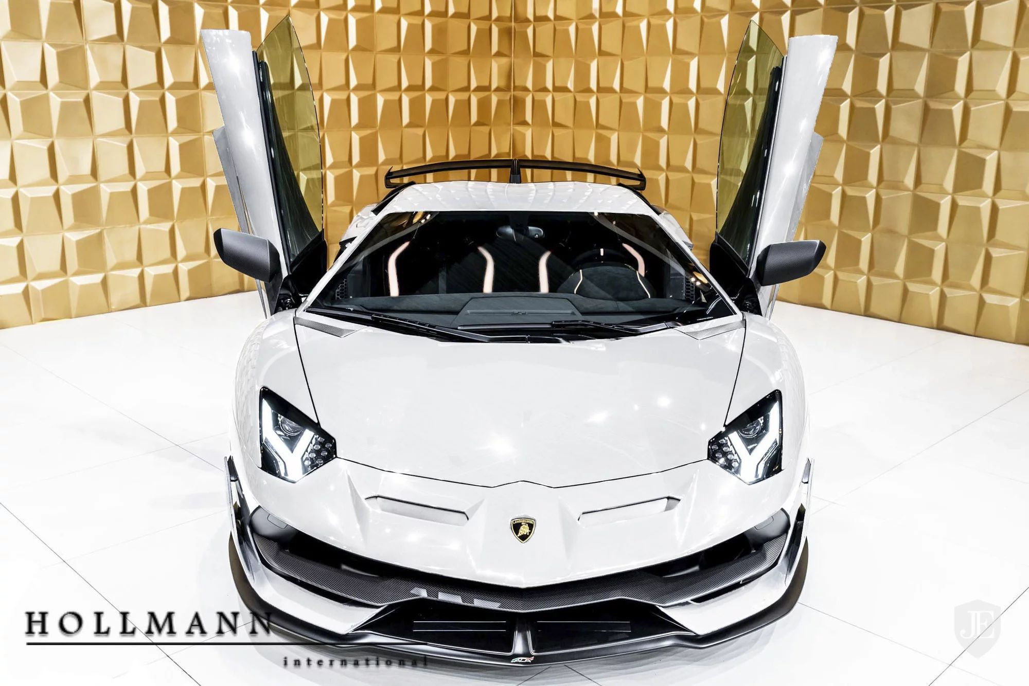 Lamborghini-Aventador-SVJ-14 White And Gold Lamborghini Aventador SVJ Is Screaming To Be Adopted