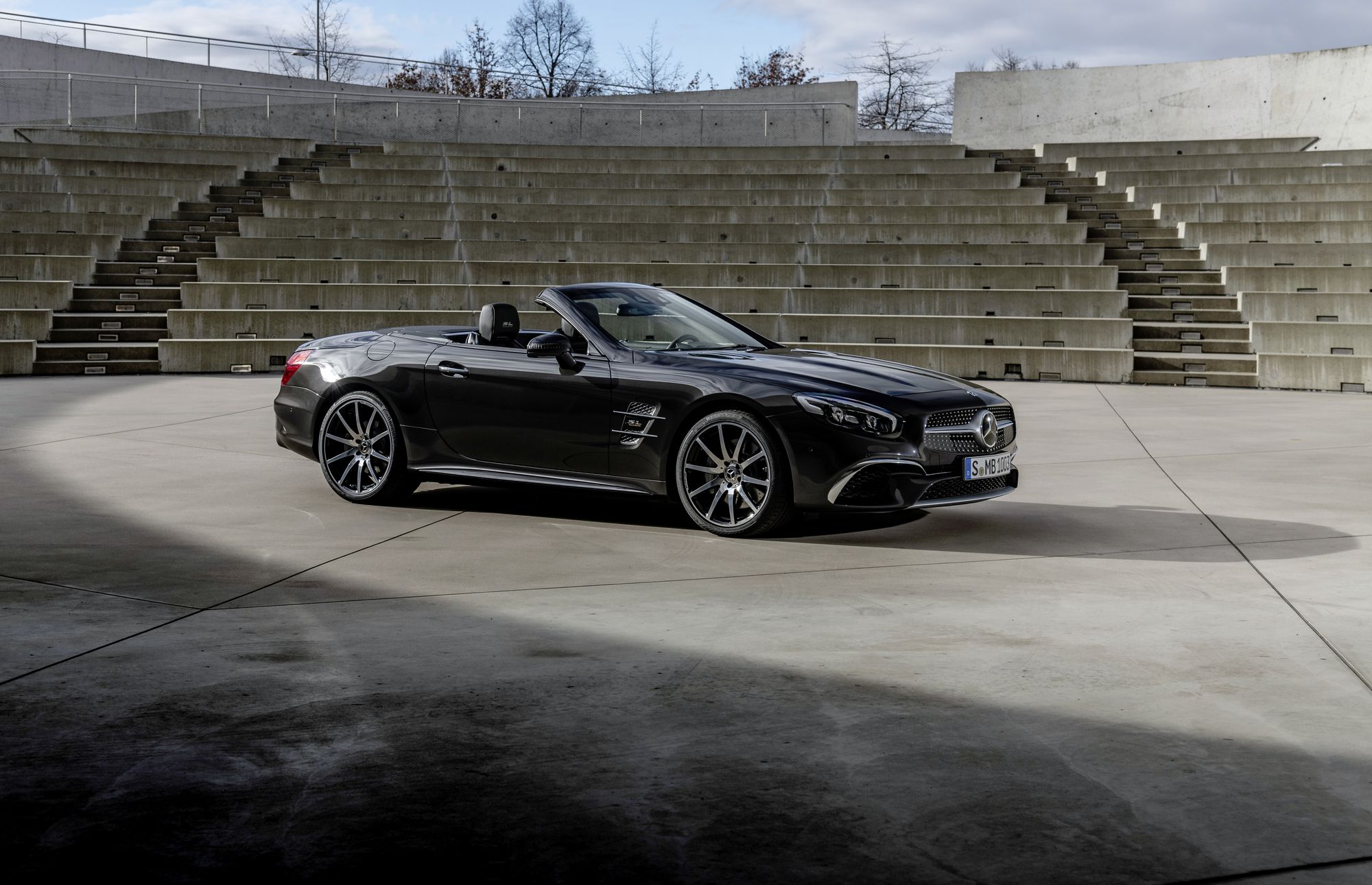 SL Grand Edition startet im März 2019: Frische Luft für den Luxus-RoadsterSL Grand Edition launches in March 2019: Fresh air for the luxury Roadster New Mercedes CLA Shooting Brake, Concept EQV And GLC Facelift Confirmed For Geneva