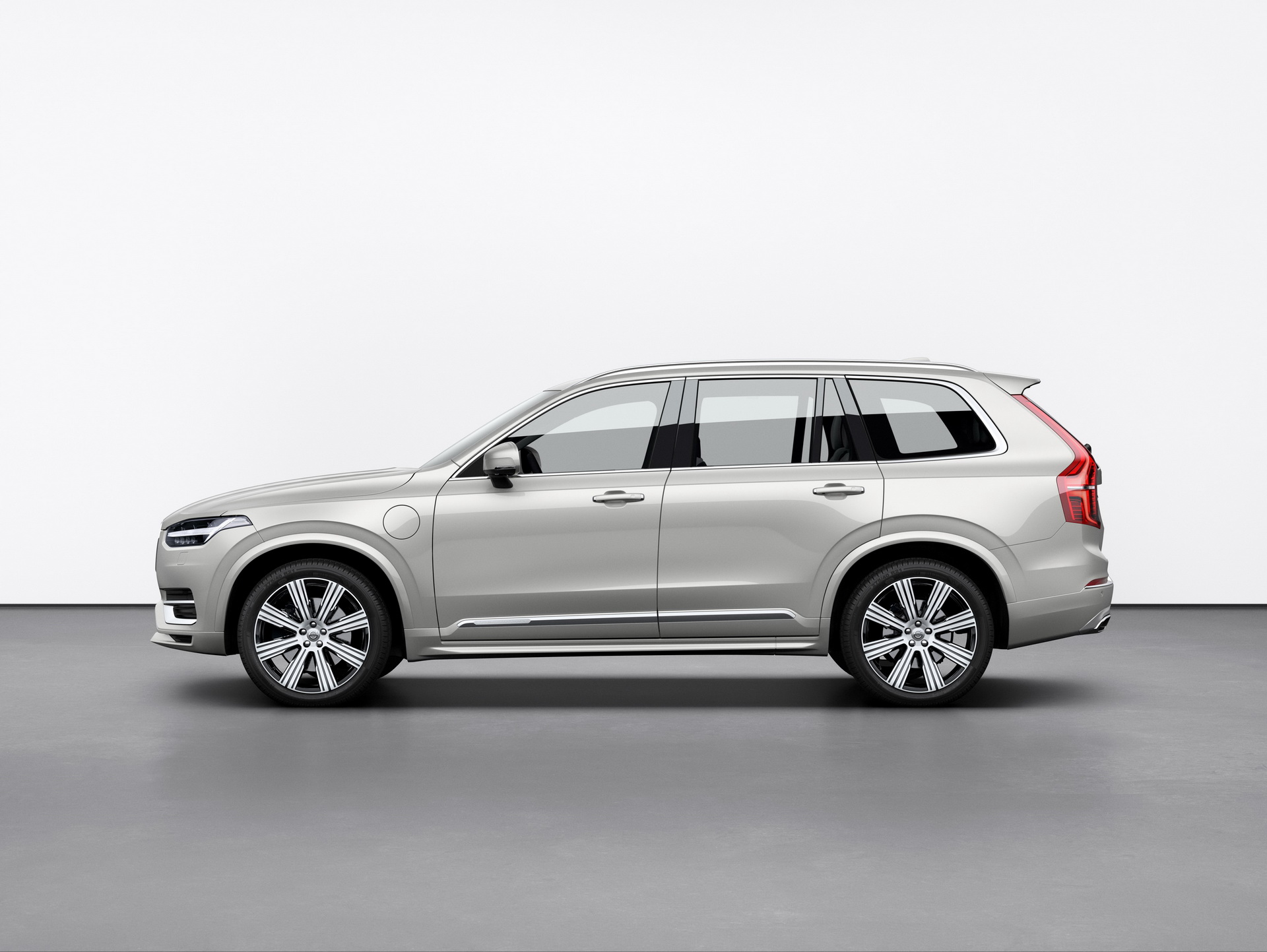 2020 volvo xc90 facelift unveiled 1 2020 Volvo XC90 Facelift Breaks Cover With KERS System, New Software