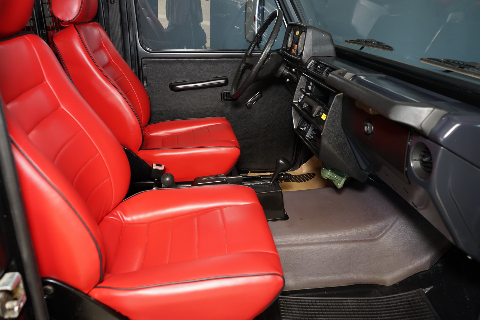 1993 mercedes g-class swiss army lorinser 18 Ex-Military Classic Mercedes G-Class Gets A Civilian Restomod