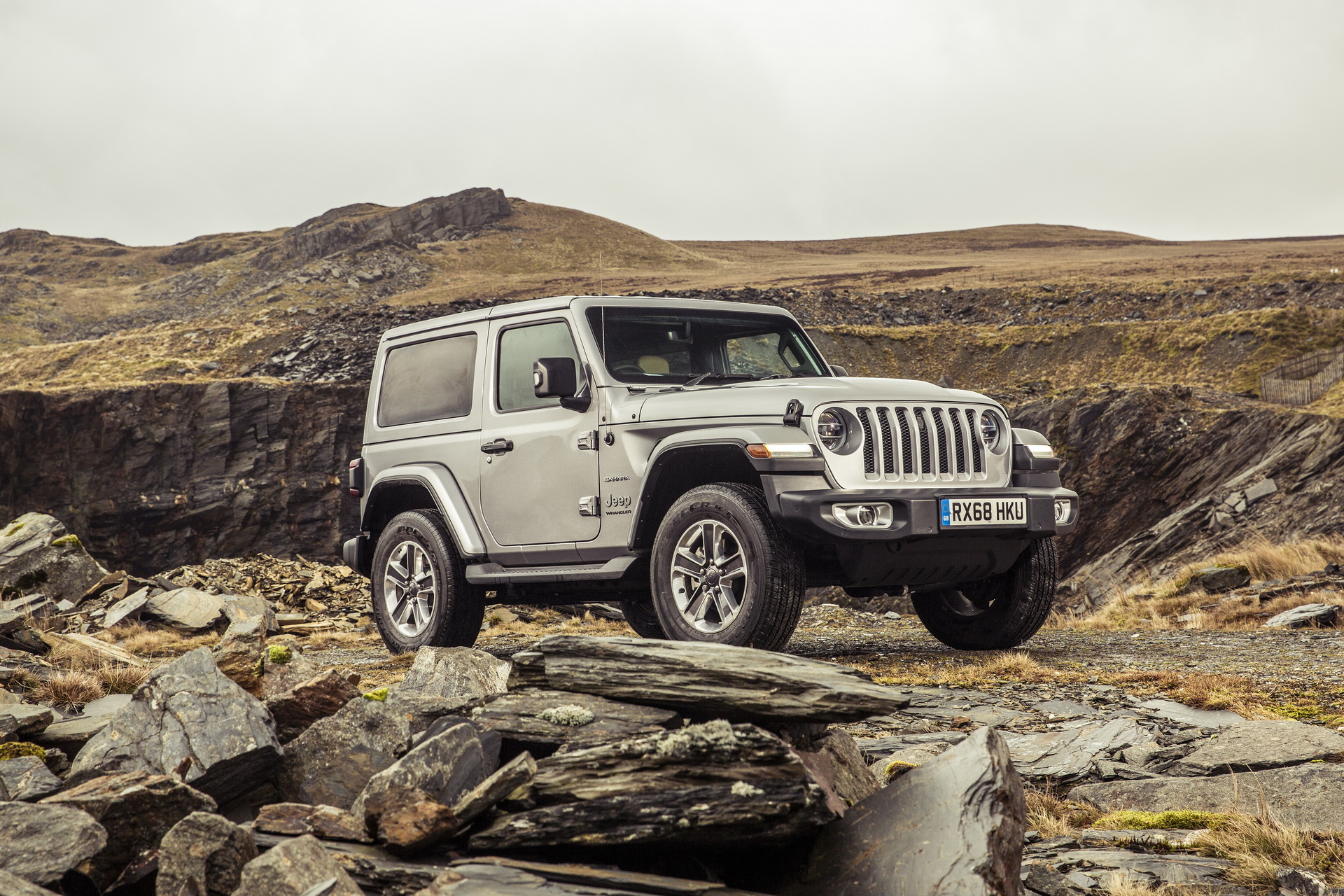 2019-Jeep-Wrangler-UK-35 2019 Jeep Wrangler Gains Four-Cylinder Petrol Option In The UK