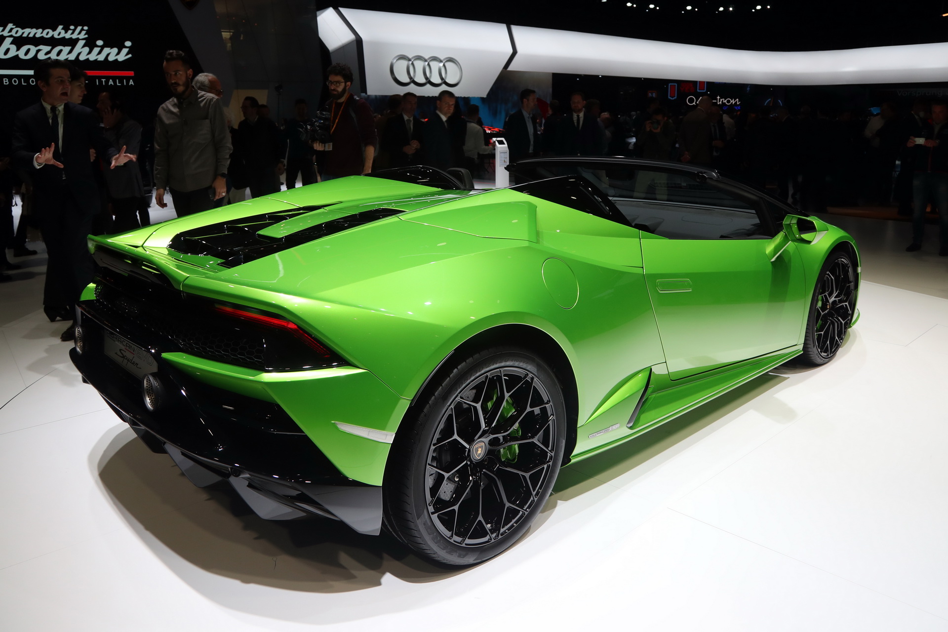 Lamborghini-Huracan-Evo-Spyder-06 New Lamborghini Huracan Evo Spyder Drops Its Roof (Live Pics)