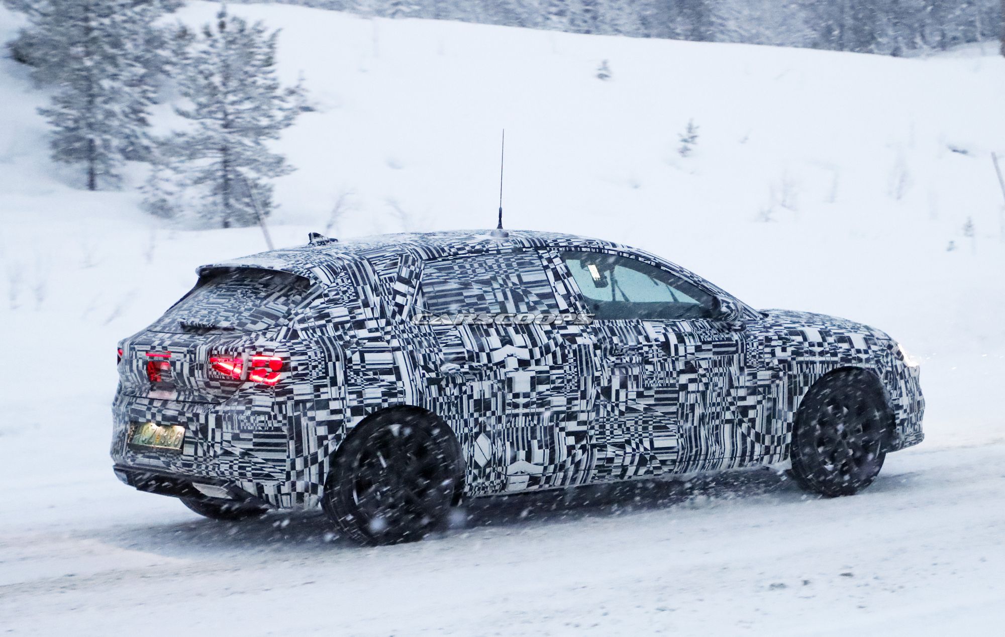 Seat-Leon-Spy-Shots-15 Next Gen Seat Leon To Use Golf Platform And Hybrid Powertrains