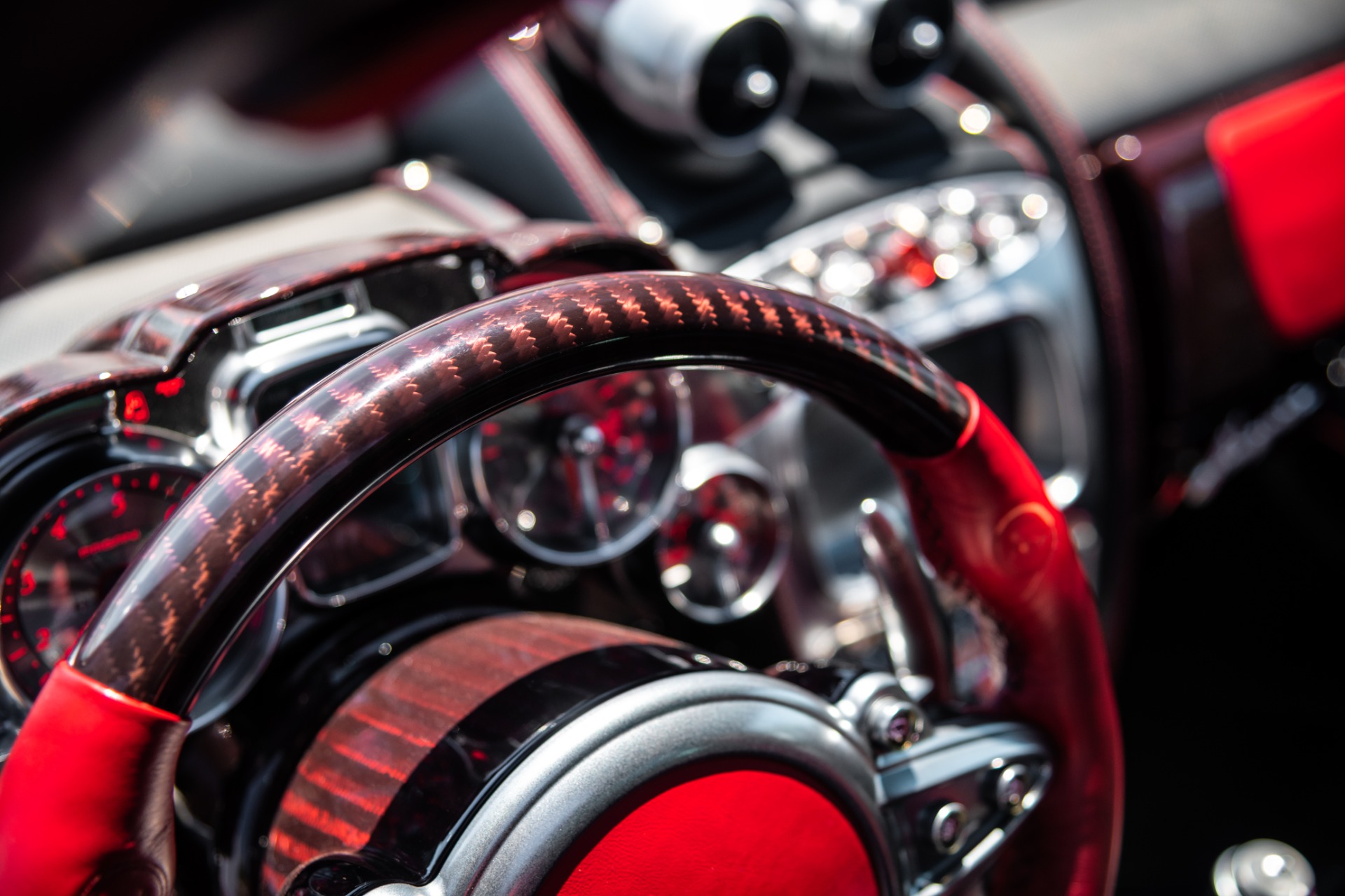 Pagani-Huayra-For-Sale-5 Red Carbon Pagani Huayra Could Be The Perfect Late Valentine’s Gift