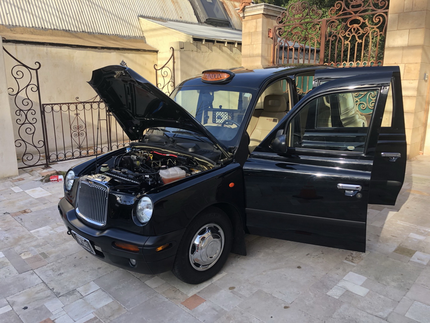 2002 london taxi burberry edition neiman marcus 5 Did You Know Neiman Marcus Offered A London Taxi Burberry Edition In The States?