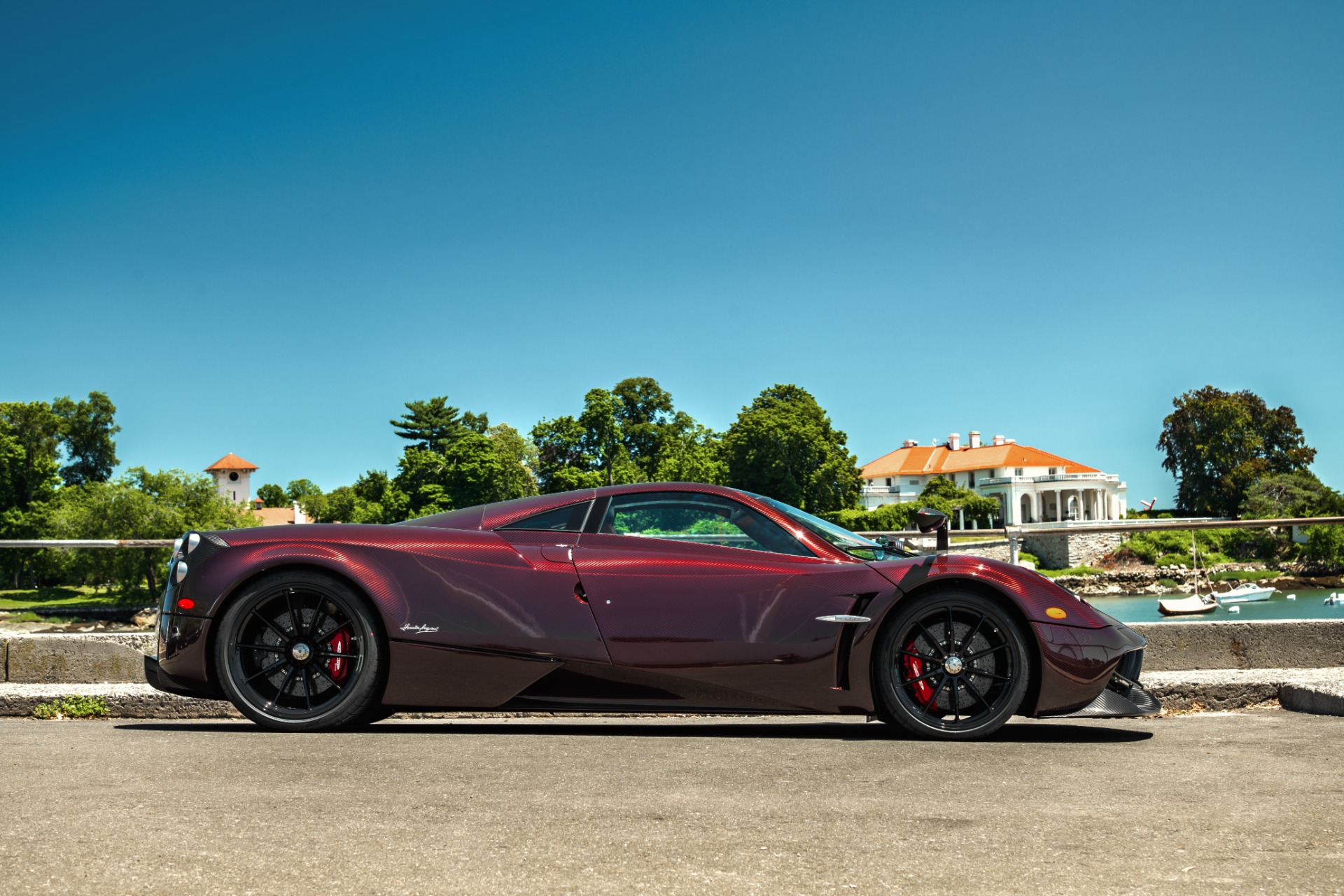Pagani-Huayra-For-Sale-3 Red Carbon Pagani Huayra Could Be The Perfect Late Valentine’s Gift