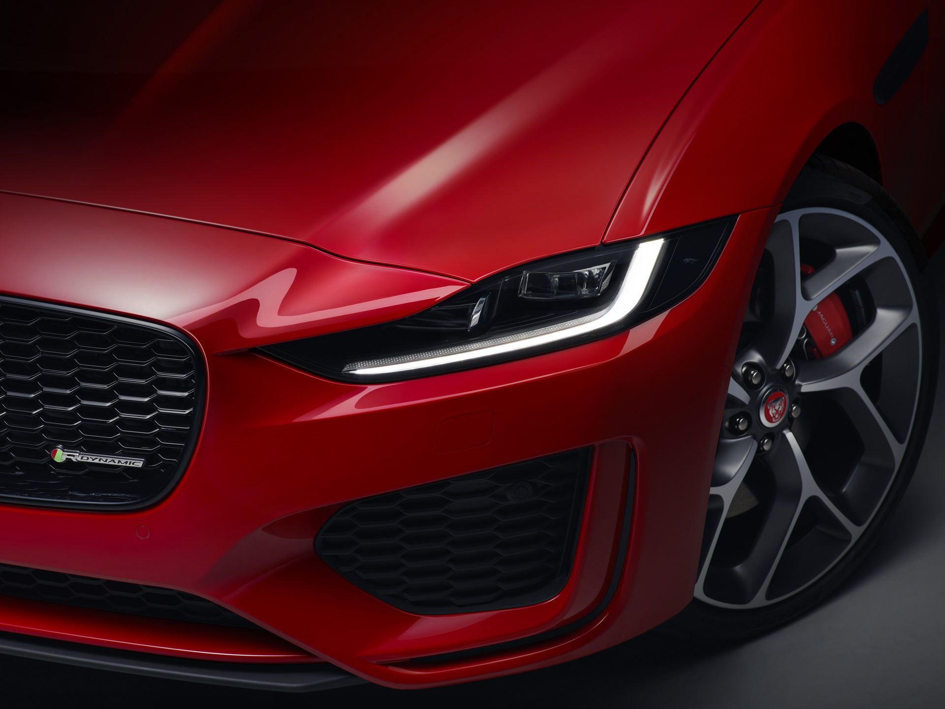 2020 Jaguar XE Facelift 20 2020 Jaguar XE Facelift Gains Sportier Styling, Upgraded Tech