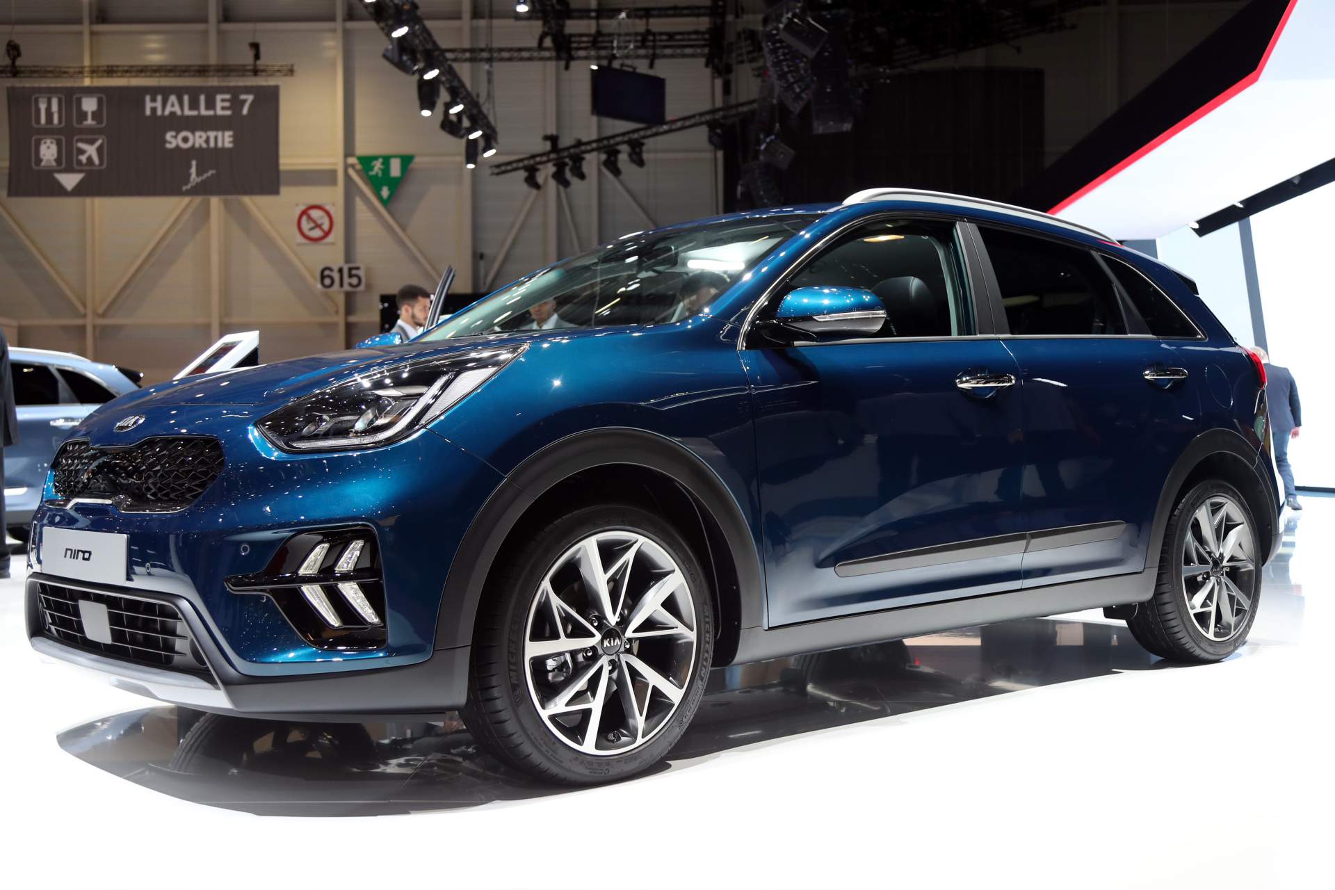 2019 Kia Niro Hybrid 3 2019 Kia Niro Hybrid And Plug-in Hybrid Get Niro EV-Inspired Facelift (Live Pics)