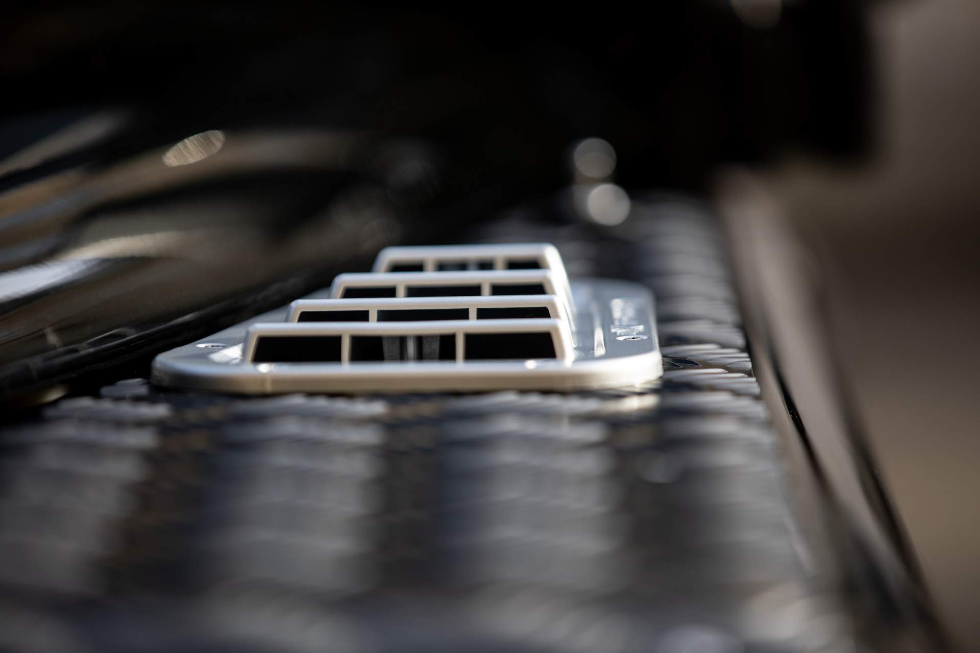 Arkonik colonades 1989 Land Rover Defender Restomod Looks Cool, But Is It $145,000 Of Cool?