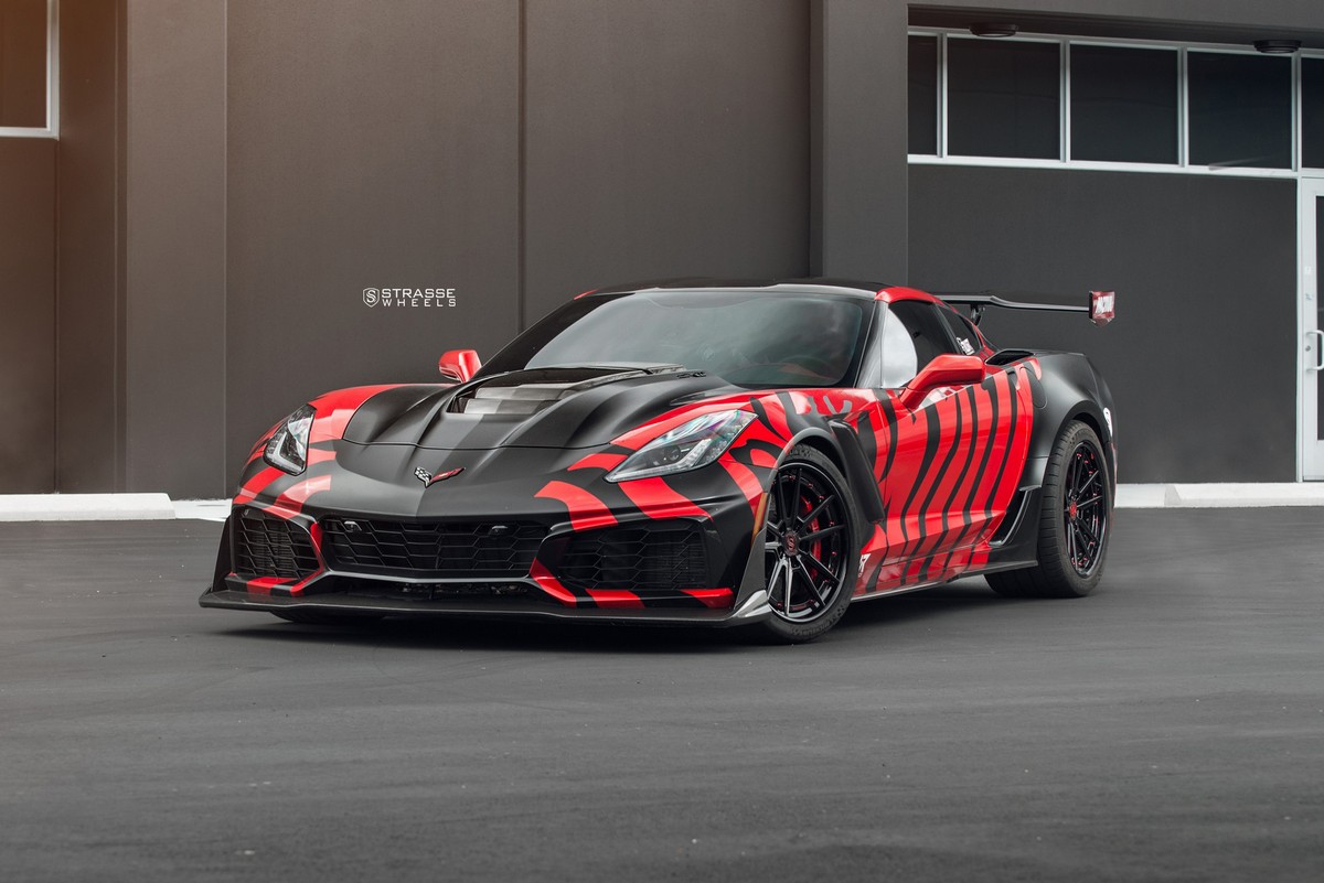 Chevrolet-Corvette-ZR1-Strasse-2 Customized Corvette ZR1 Looks Like A Tiger Ready To Pounce