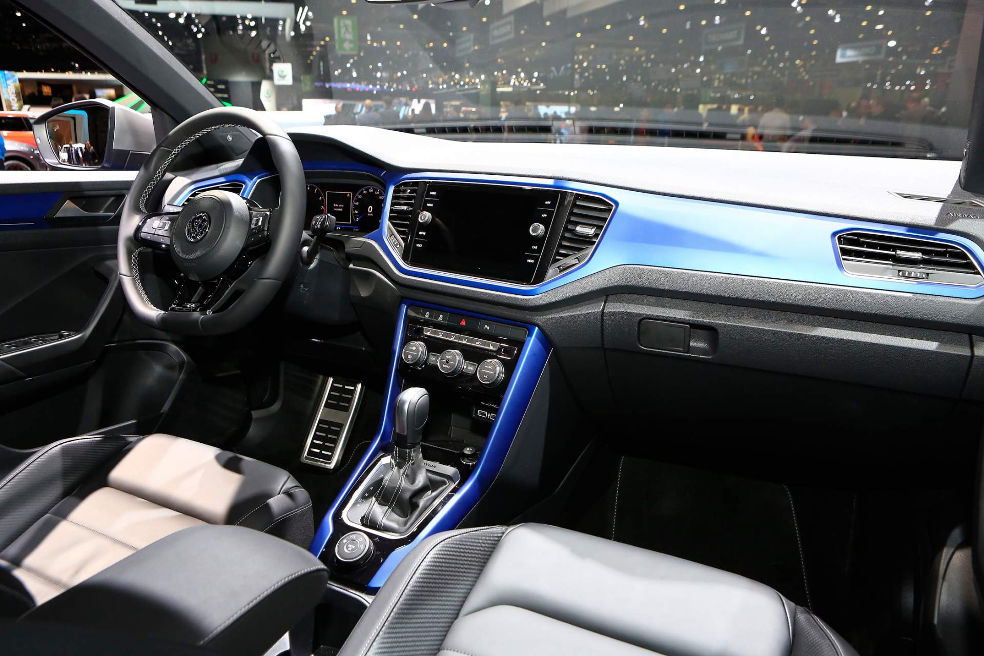 89 VW T-Roc R Unveiled With 300 PS, Does 0-100 Km/h In 4.9 Seconds