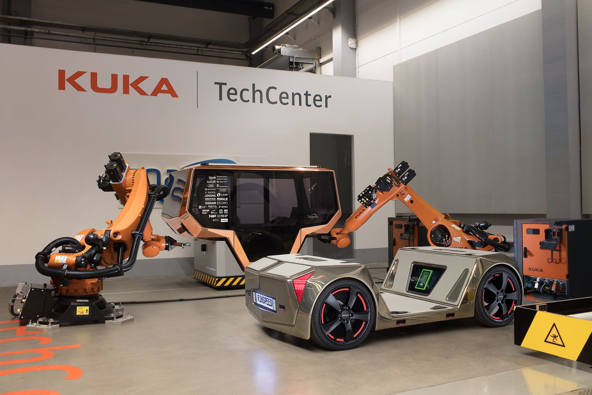 Rinspeed-microSNAP-7 Rinspeed microSNAP Is The EV Pod With A Thousand Faces