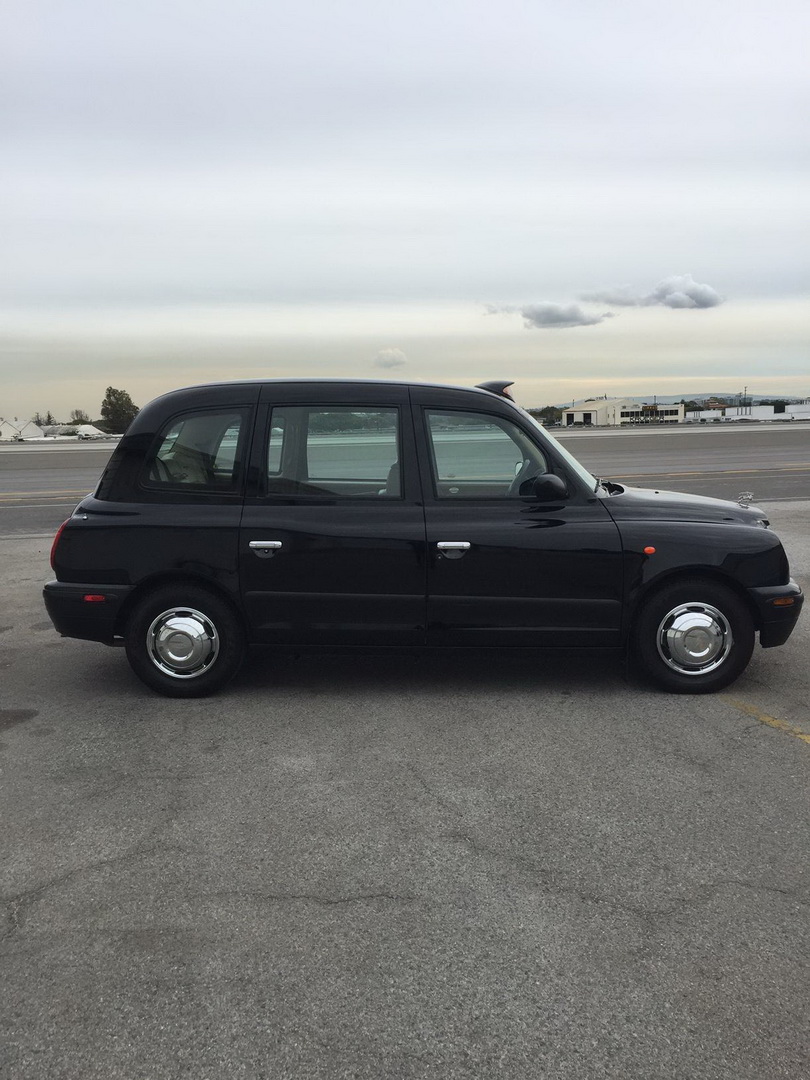 2002 london taxi burberry edition neiman marcus 2 Did You Know Neiman Marcus Offered A London Taxi Burberry Edition In The States?