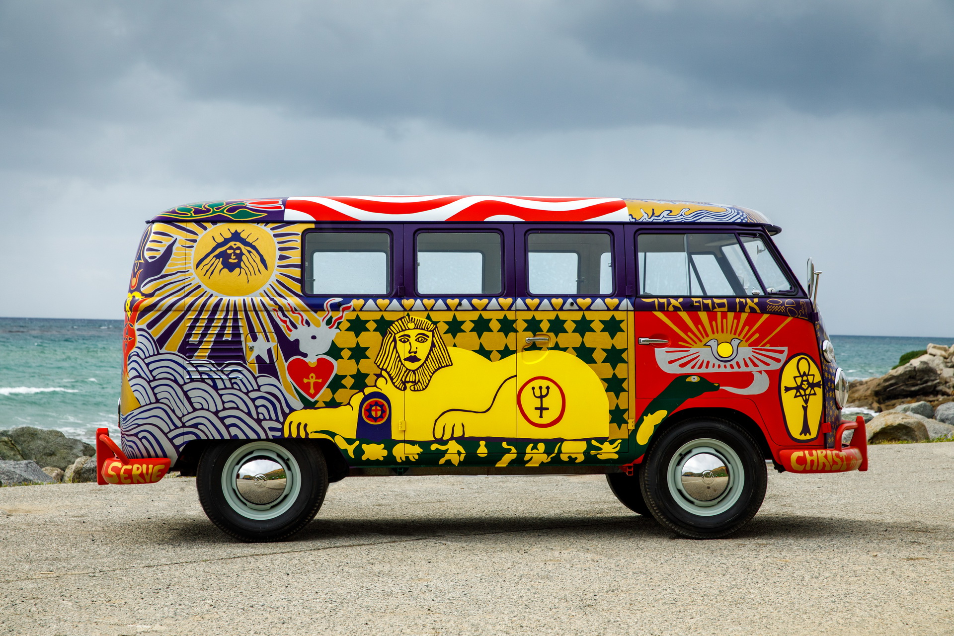 vw light bus restored by vw usa 7 VW Built An Official Replica Of Its Iconic Woodstock ‘Light’ Bus