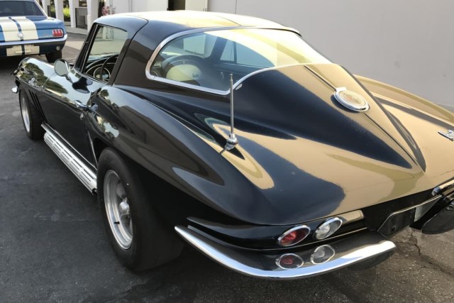 Auction-Collection-US-Marshalls-6 Collection Seized By U.S. Marshalls Includes Some Amazing Bargains