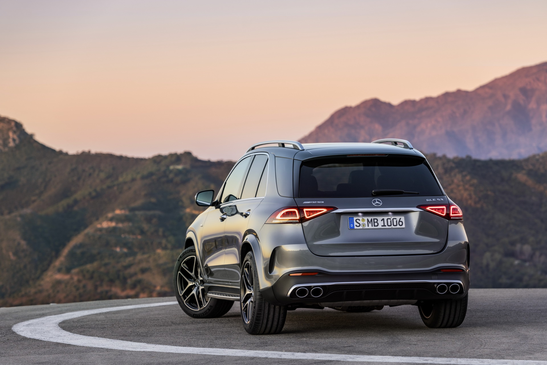 Mercedes Amg Gle 53 4matic Has Straight Six With Twin Turbos And An Electric Compressor Carscoops