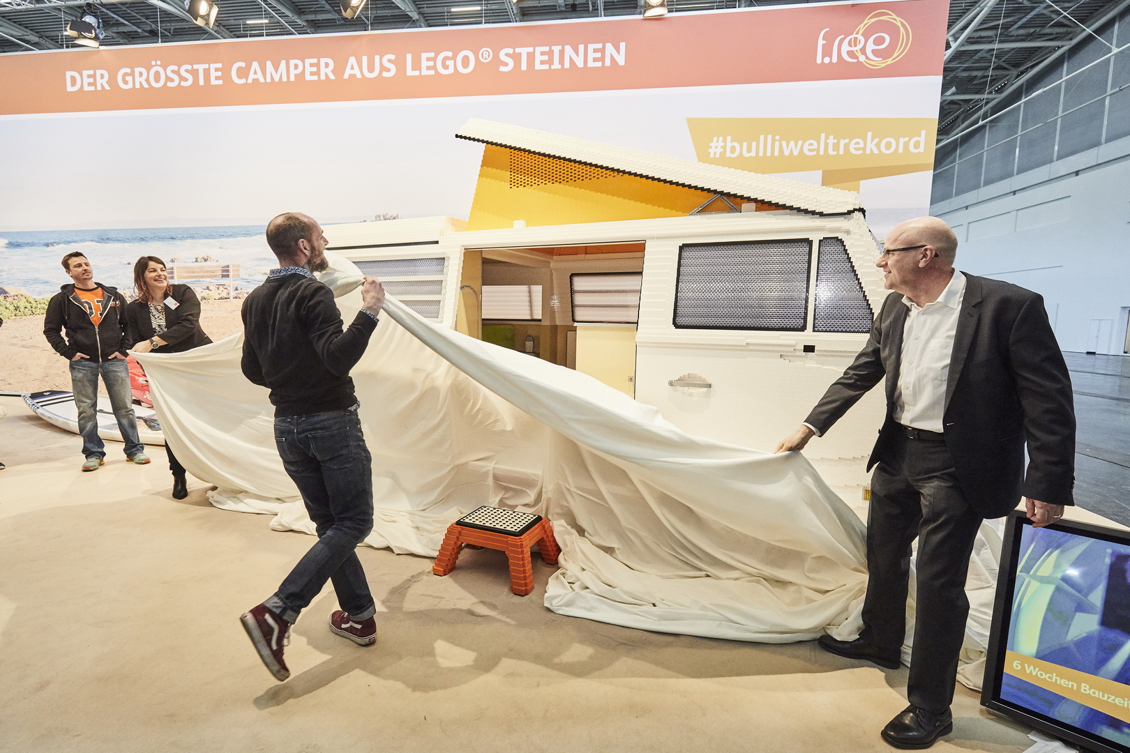 lego vw t2 bulli camper 8 Life-Size LEGO VW T2 Bulli Camper Unveiled With Pop-Up Roof