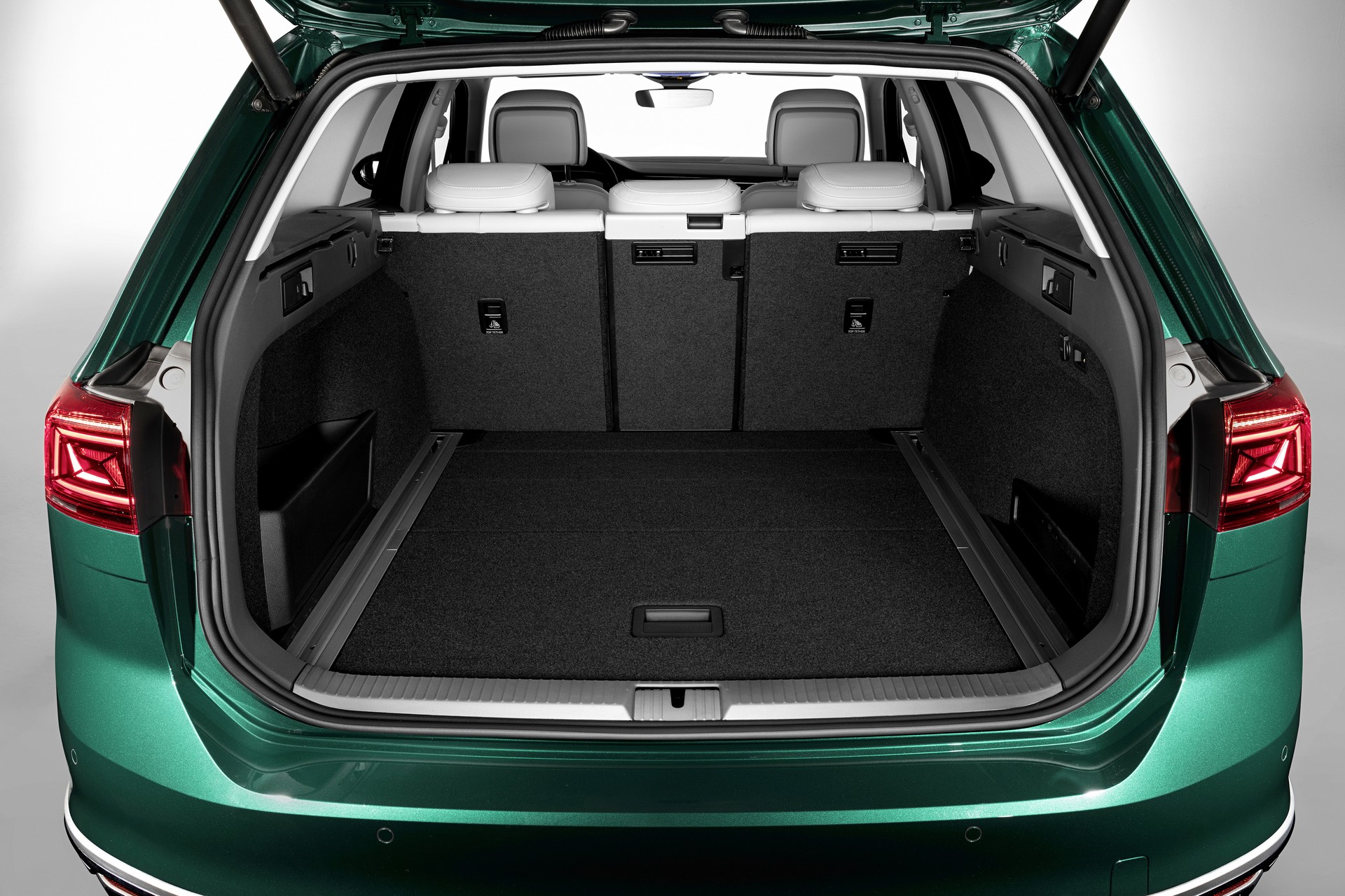 2019 VW Passat Facelift-25 Europe’s 2020 VW Passat Facelift Debuts With Updated Styling And Autonomous Tech