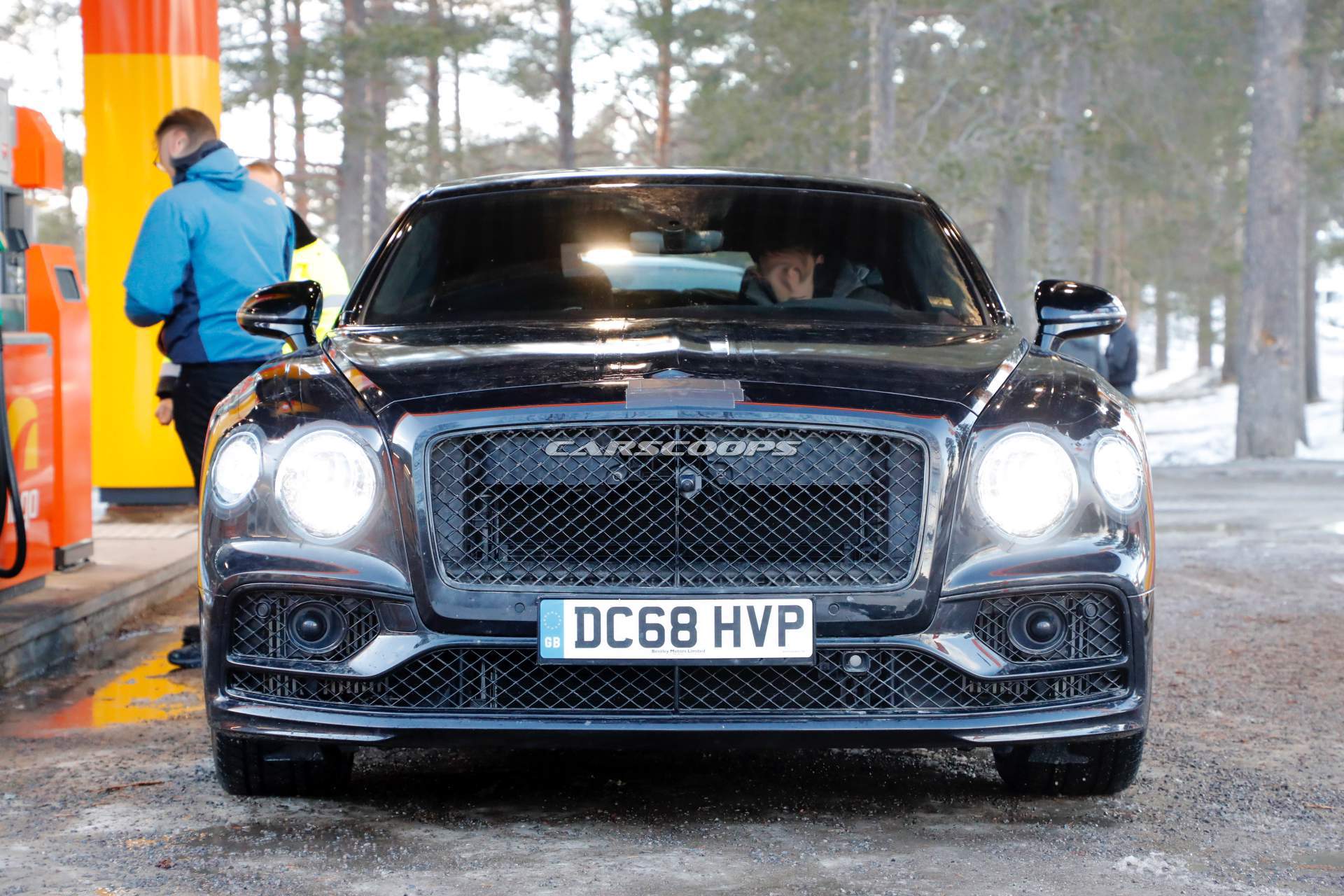 2020 Bentley Flying Spur spy shots 1 2020 Bentley Flying Spur Loses Padded Camo, Wears Production Lights