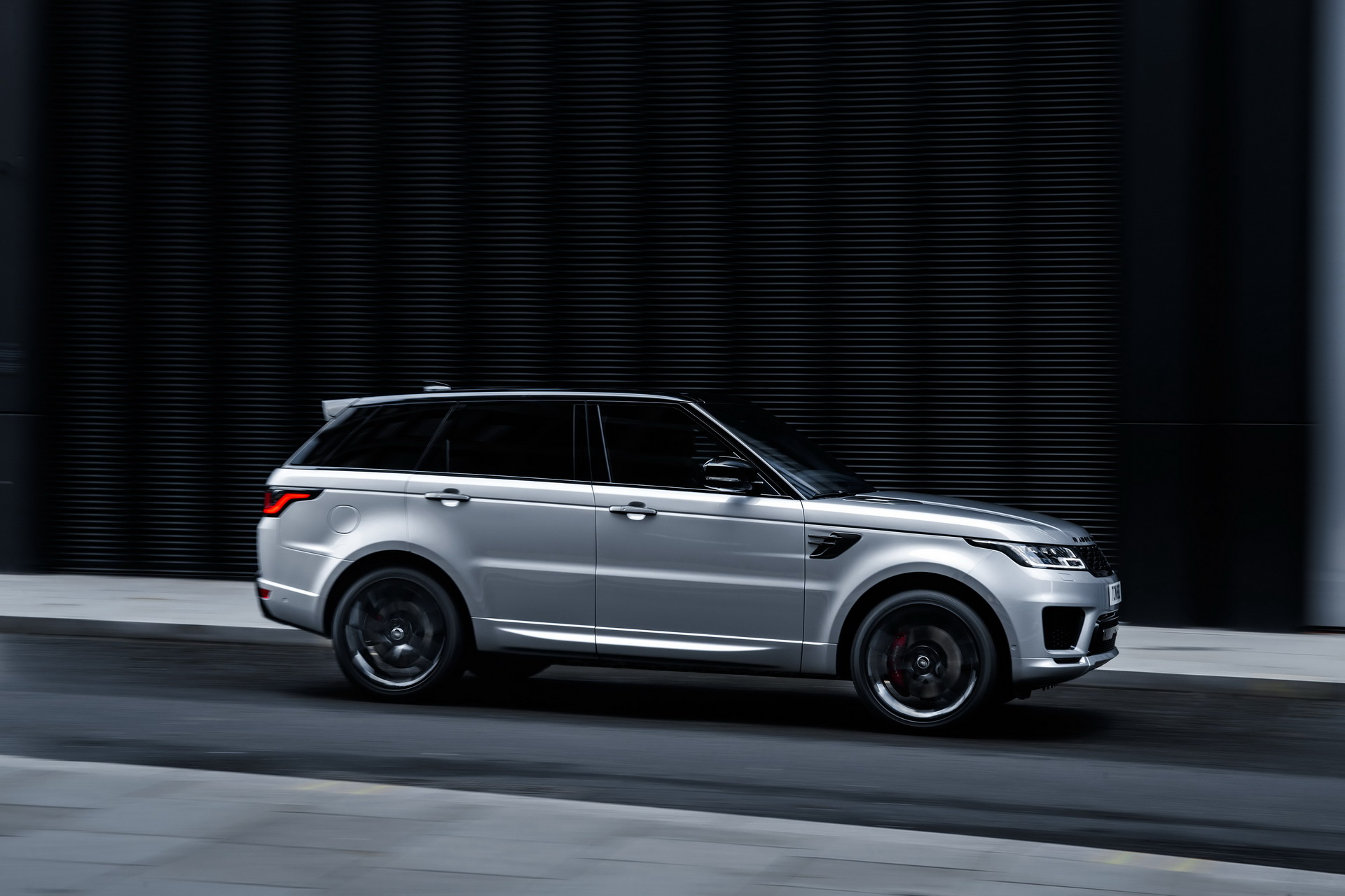 2019 Range Rover Sport HST 22 New Range Rover Sport HST Has A Straight-Six Mild Hybrid With 395hp