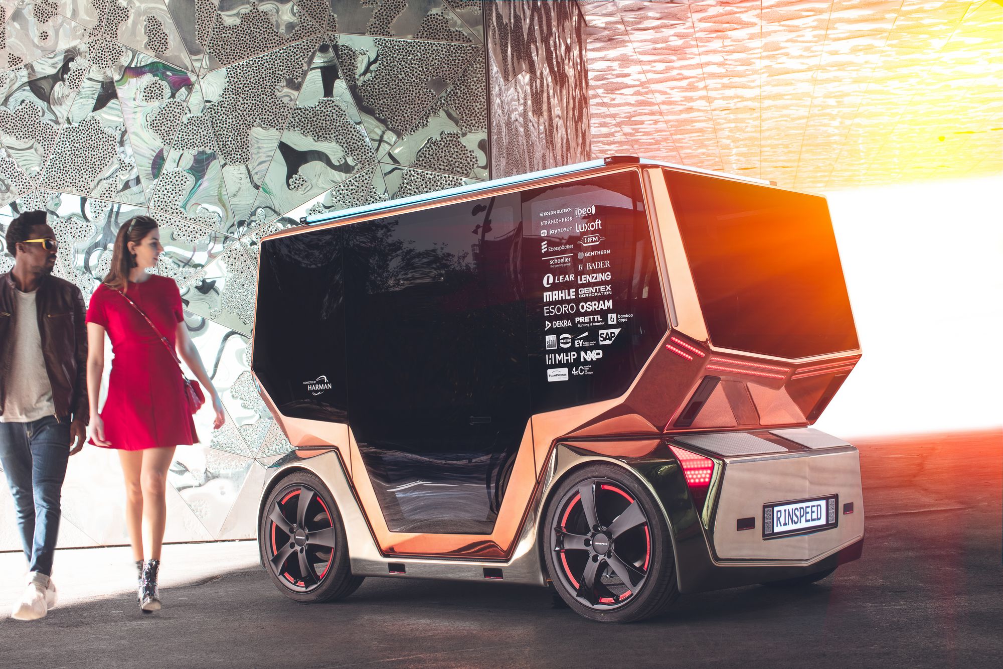 Rinspeed-microSNAP-32 Rinspeed microSNAP Is The EV Pod With A Thousand Faces