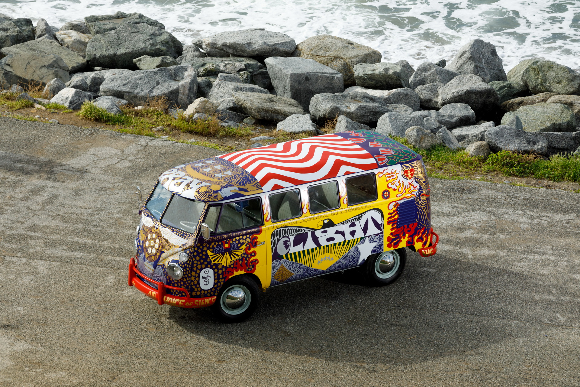 vw light bus restored by vw usa 4 VW Built An Official Replica Of Its Iconic Woodstock ‘Light’ Bus