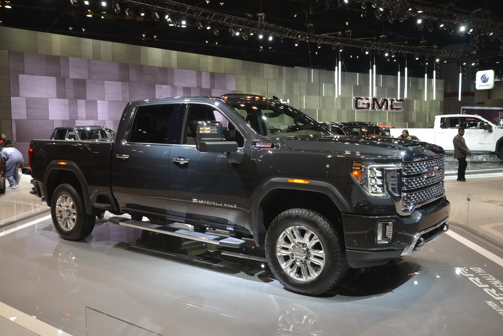 2020 gmc sierra hd chicago live pics 3 2020 GMC Sierra HD Brings Clever New Tech To The Windy City