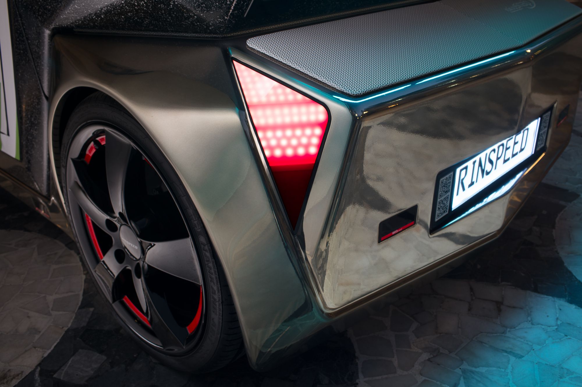 Rinspeed-microSNAP-39 Rinspeed microSNAP Is The EV Pod With A Thousand Faces