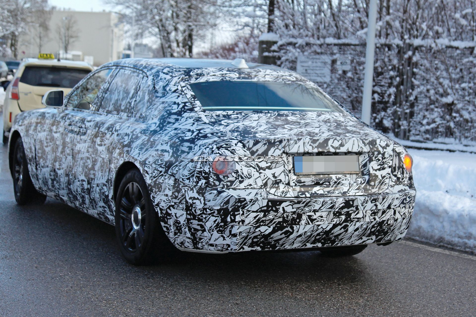 Rolls-Royce-Ghost-Spy-Shots-2 Next-Gen Rolls-Royce Ghost Due In 2021, Will Remain A Baby Phantom