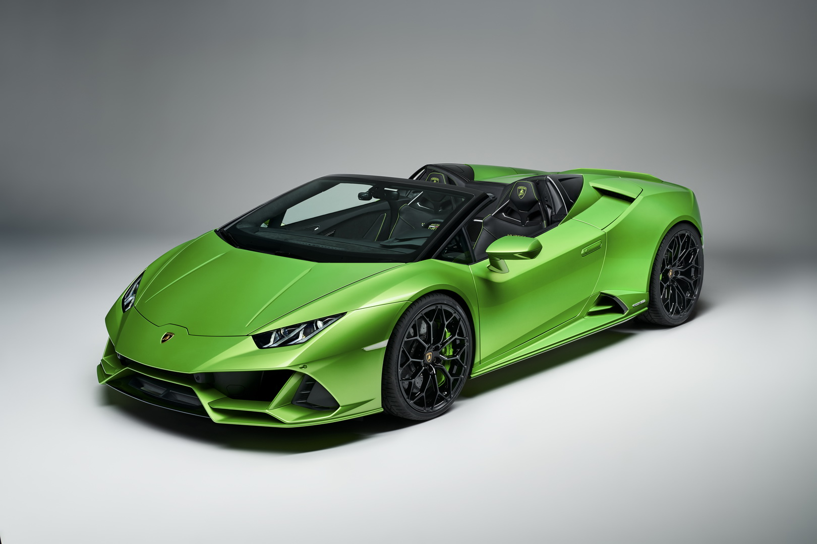 lamborghini huracan evo spyder 24 New Lamborghini Huracan Evo Spyder Drops Its Roof (Live Pics)
