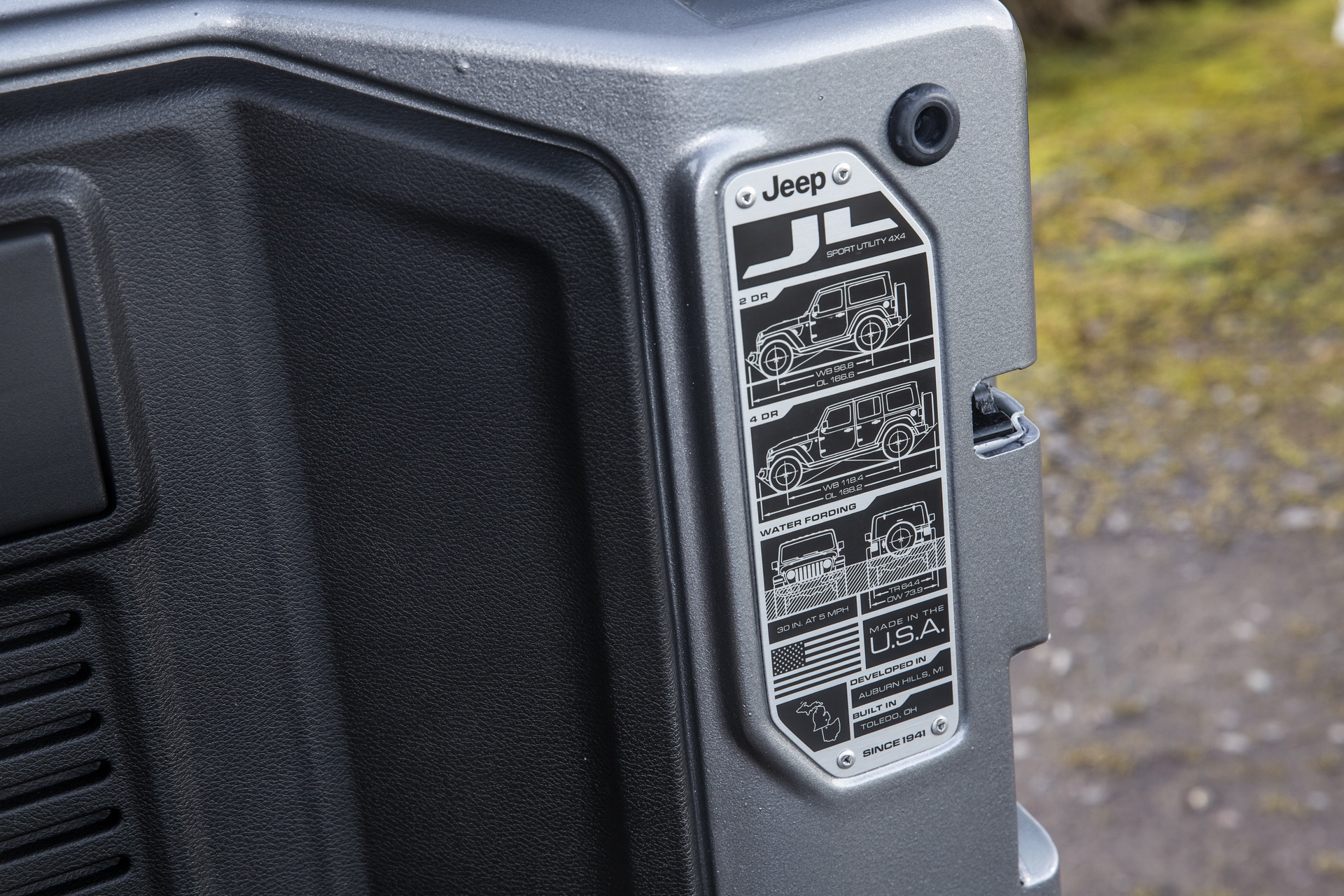 2019-Jeep-Wrangler-UK-41 2019 Jeep Wrangler Gains Four-Cylinder Petrol Option In The UK