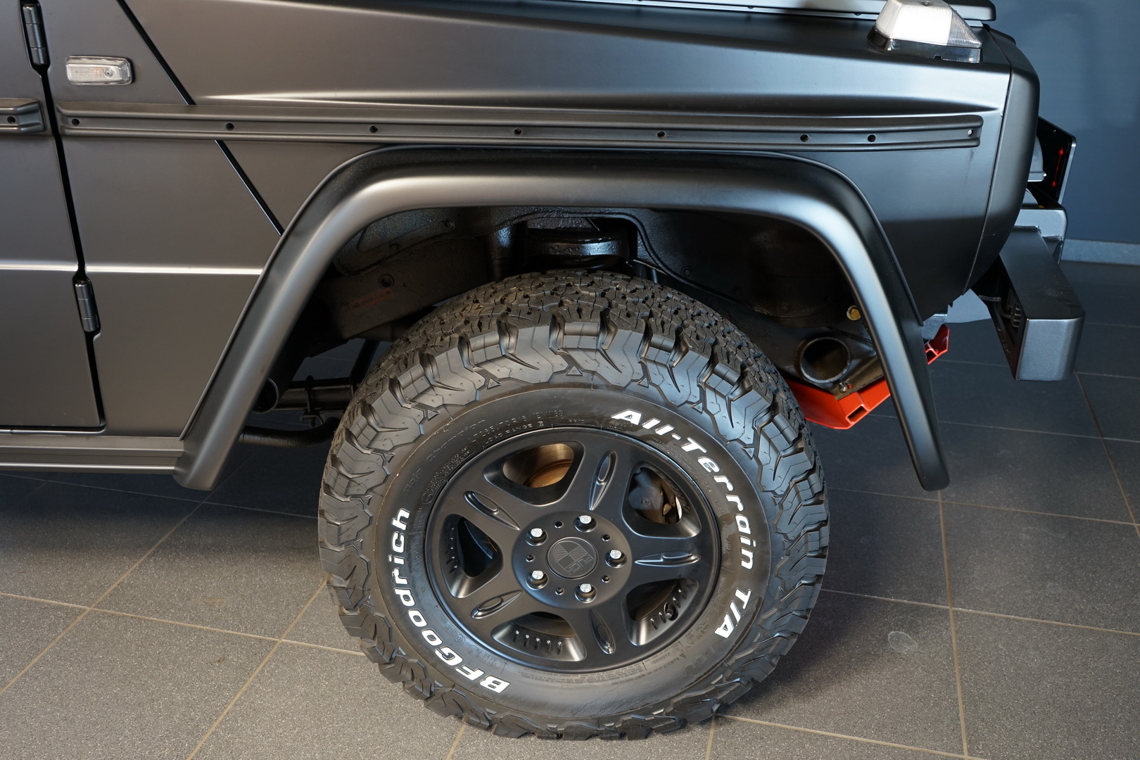 1993 mercedes g-class swiss army lorinser 7 Ex-Military Classic Mercedes G-Class Gets A Civilian Restomod