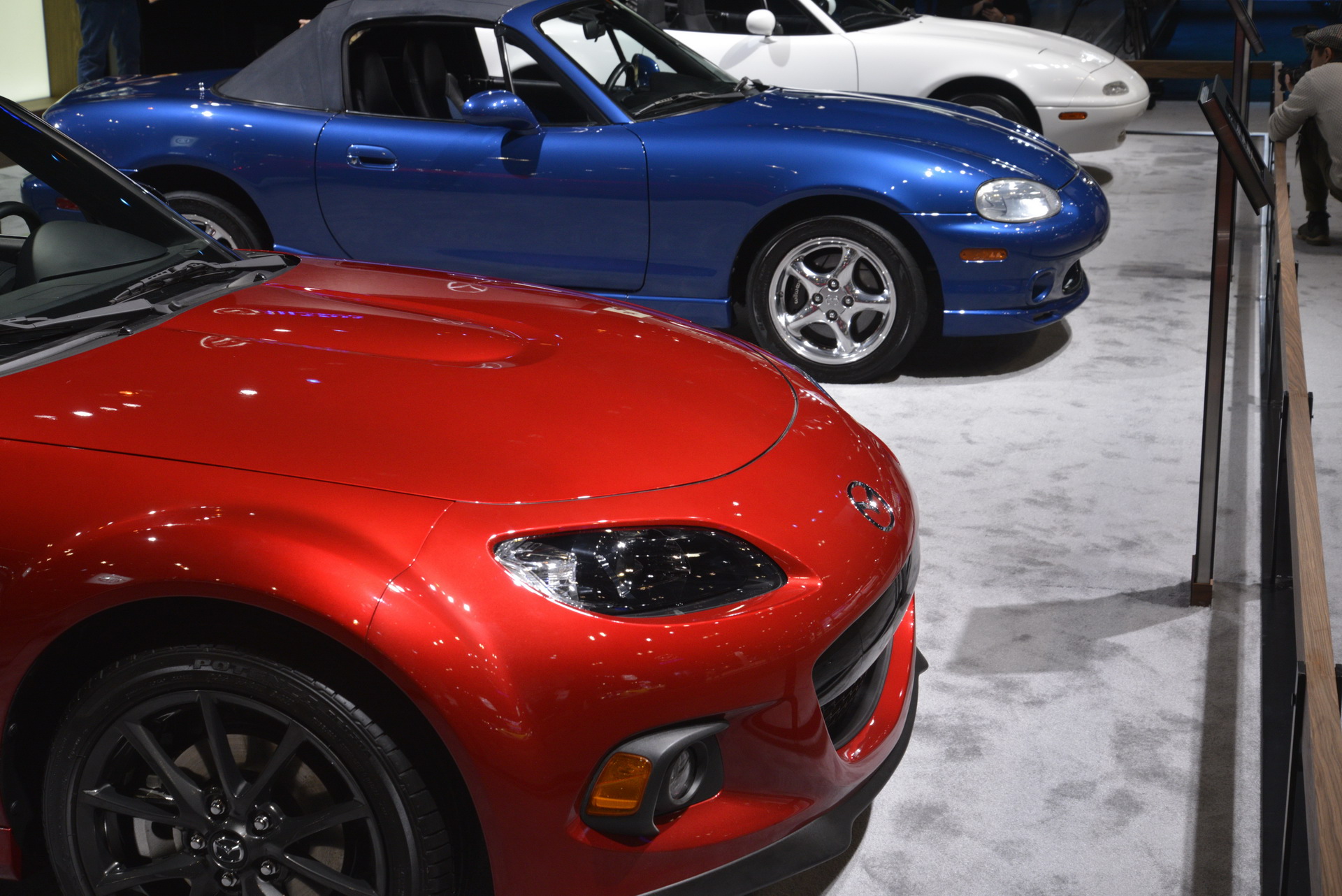 Mazda-MX-5-30th-Ann-10 New Mazda MX-5 30th Anniversary Edition Flaunts Exclusive Orange Paint, Alcantara Cabin