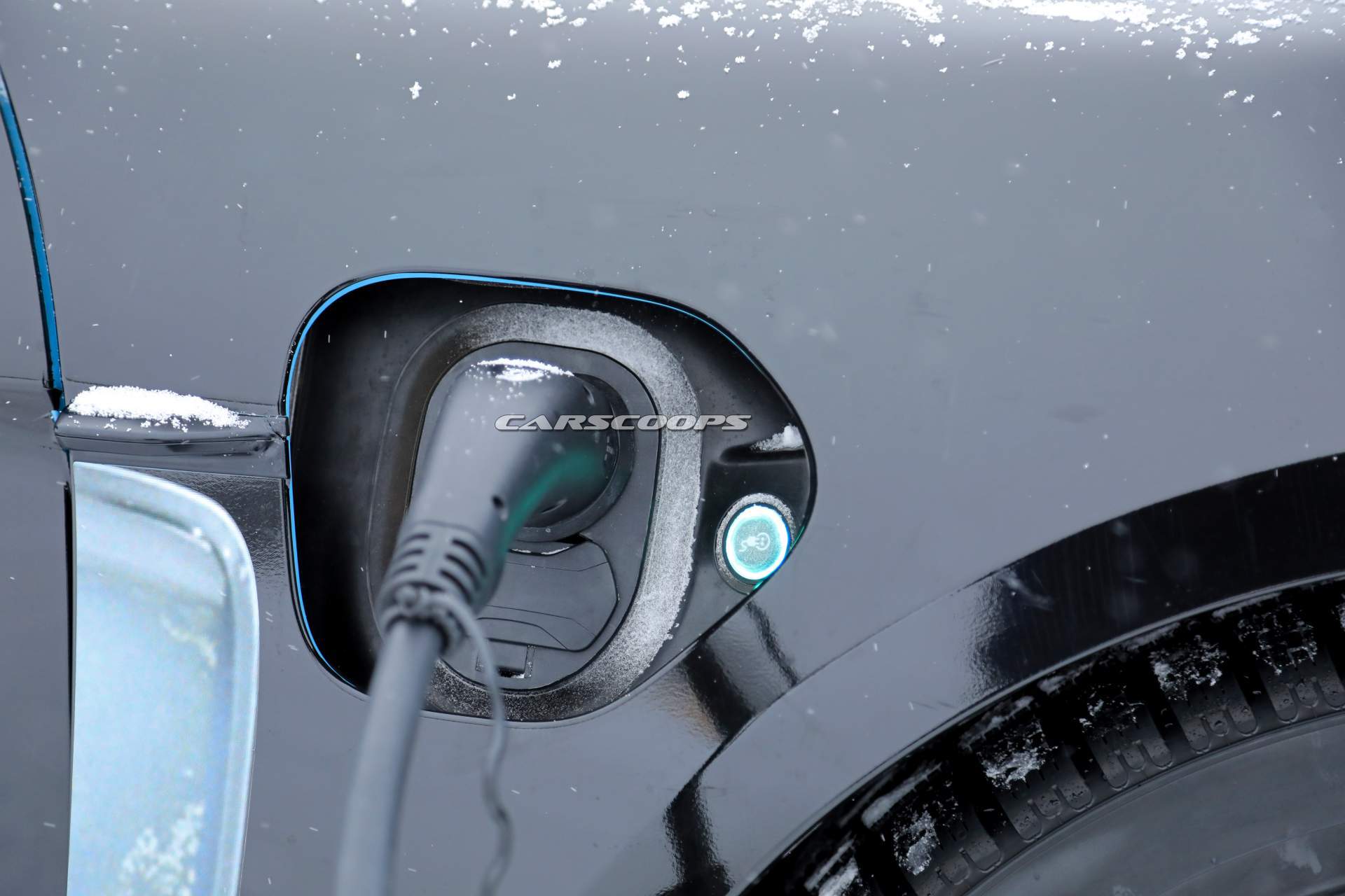 2020 Porsche Taycan spy shots 34 2020 Porsche Taycan Sport Turismo Understeers, Ploughs Into Snow (Updated)