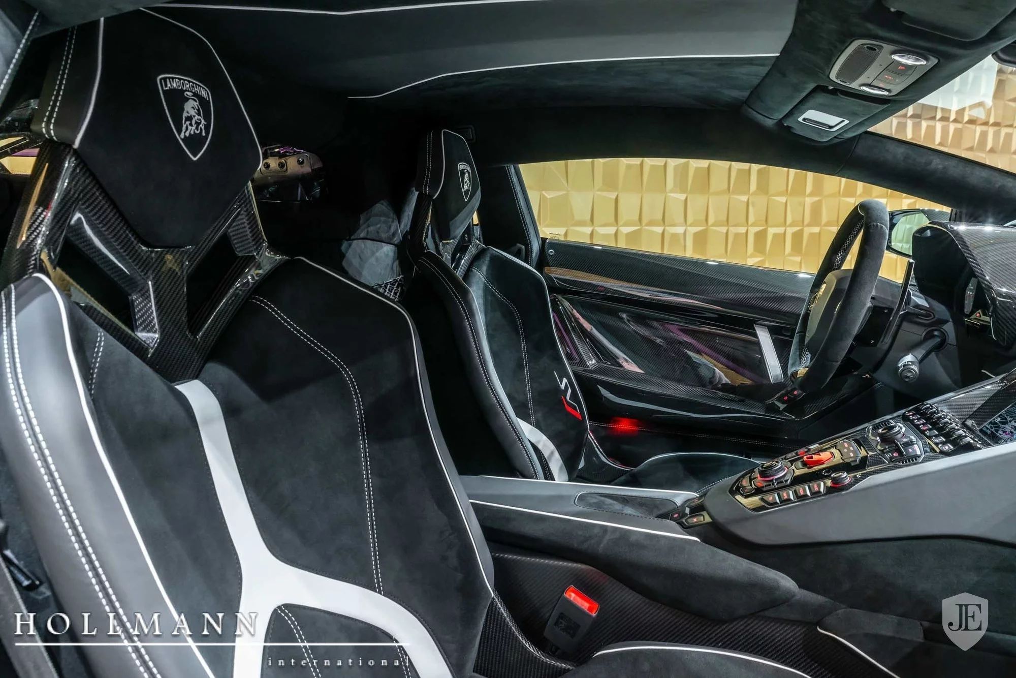 Lamborghini-Aventador-SVJ-17 White And Gold Lamborghini Aventador SVJ Is Screaming To Be Adopted