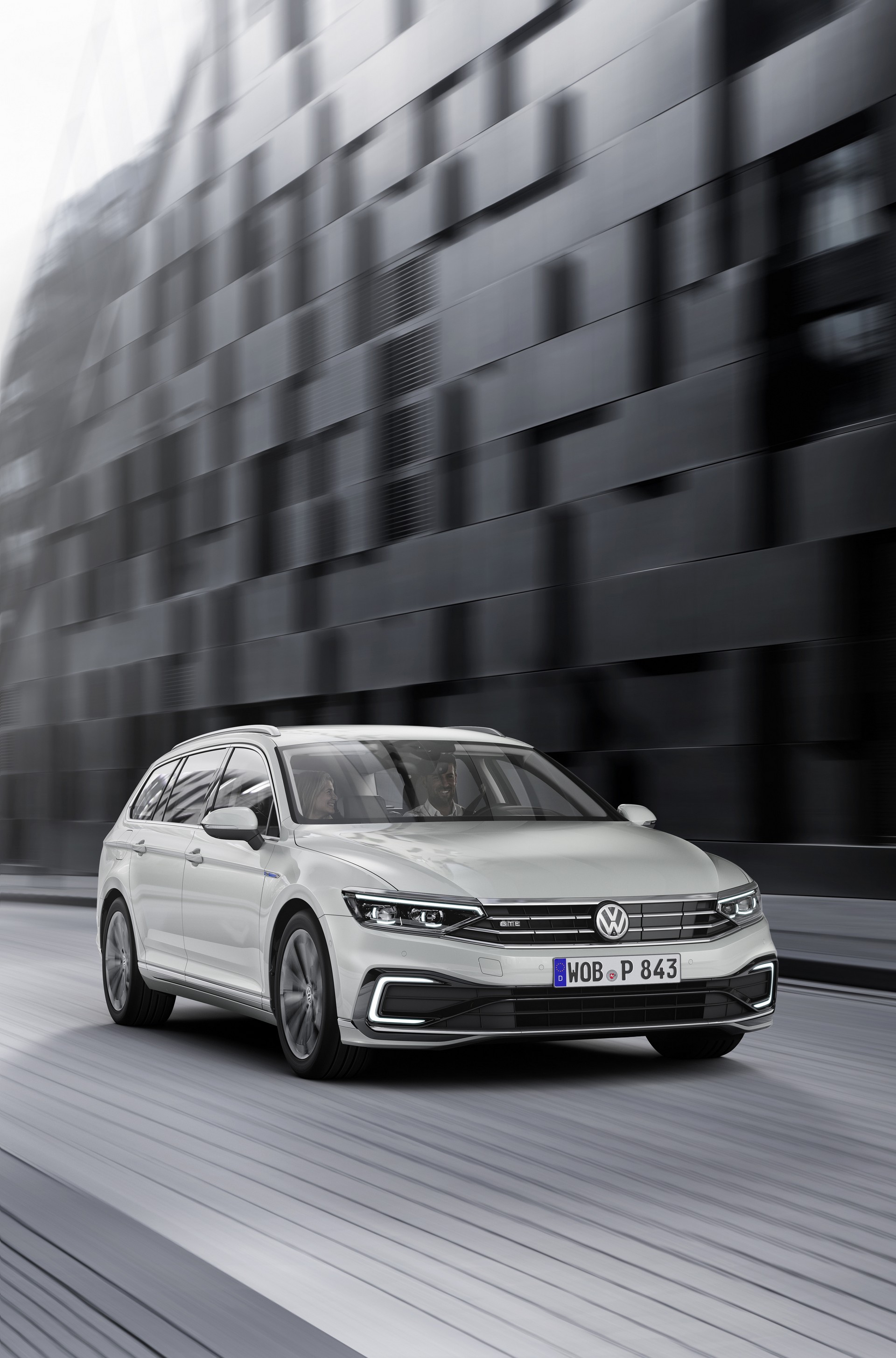 2019 VW Passat Facelift-51 VW’s Passat GTE PHEV Gets Bigger Battery, Longer EV Range